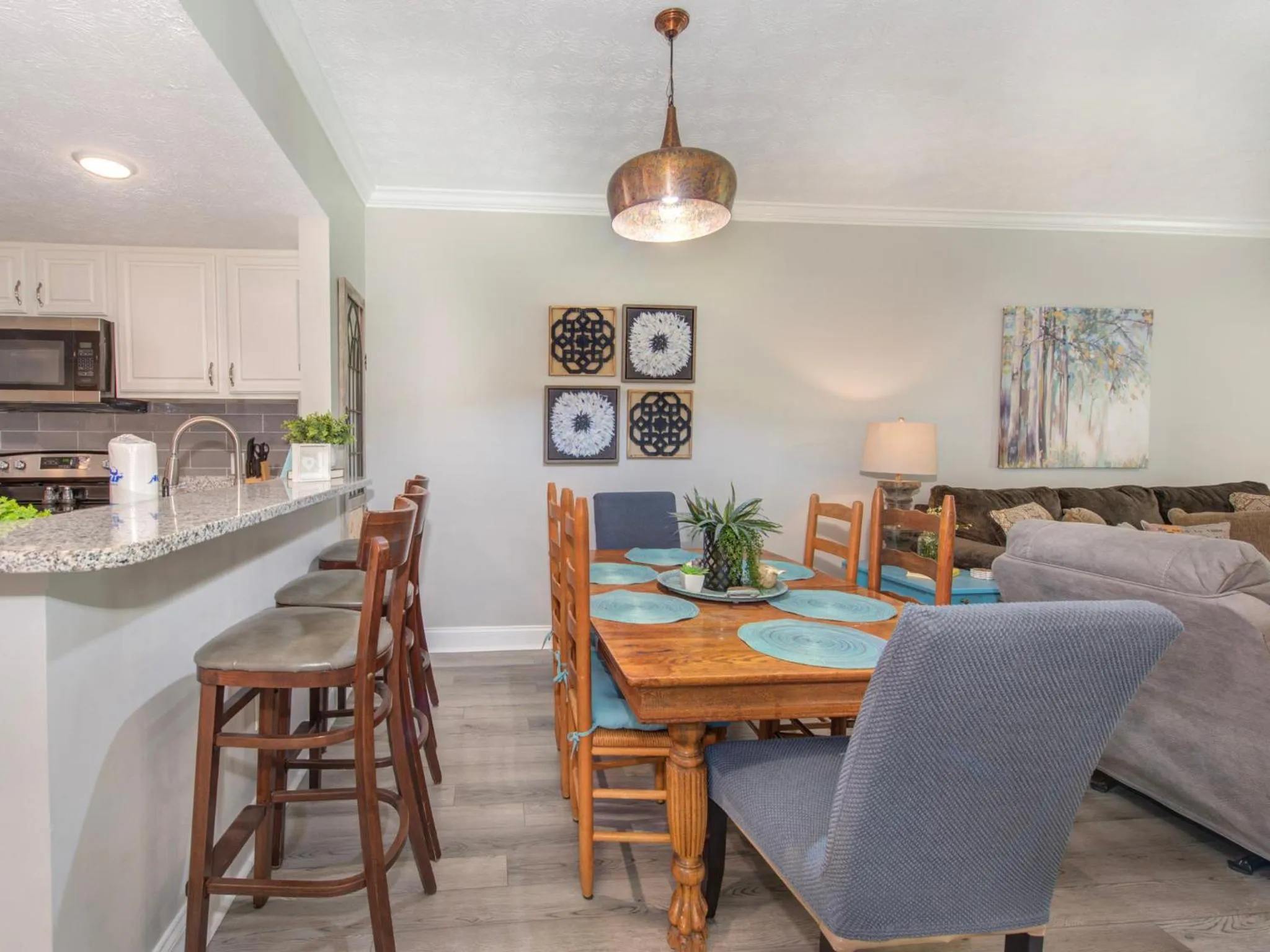 Living room in Lazy Bears Den 2103