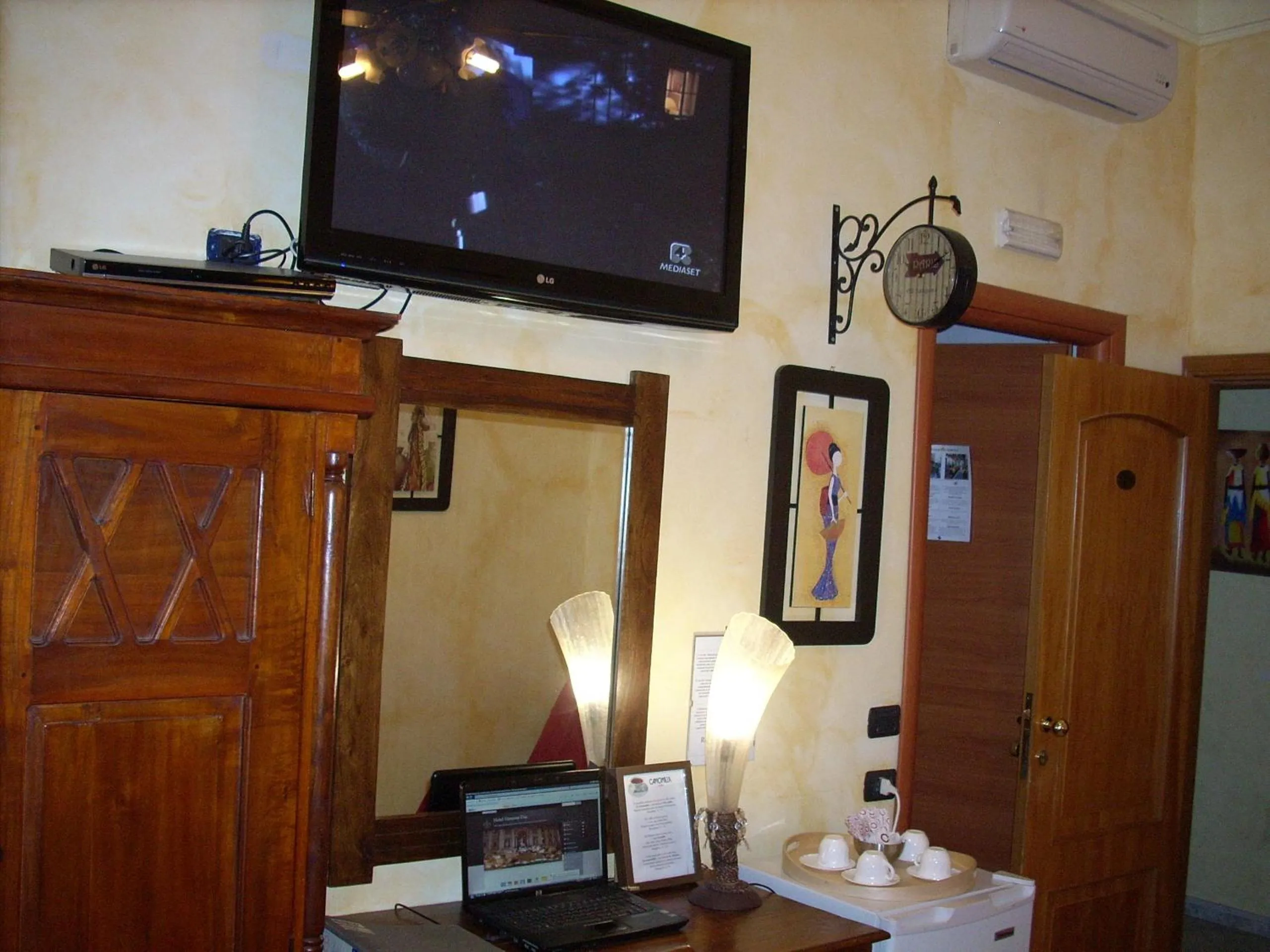 Bedroom in Viennese Due