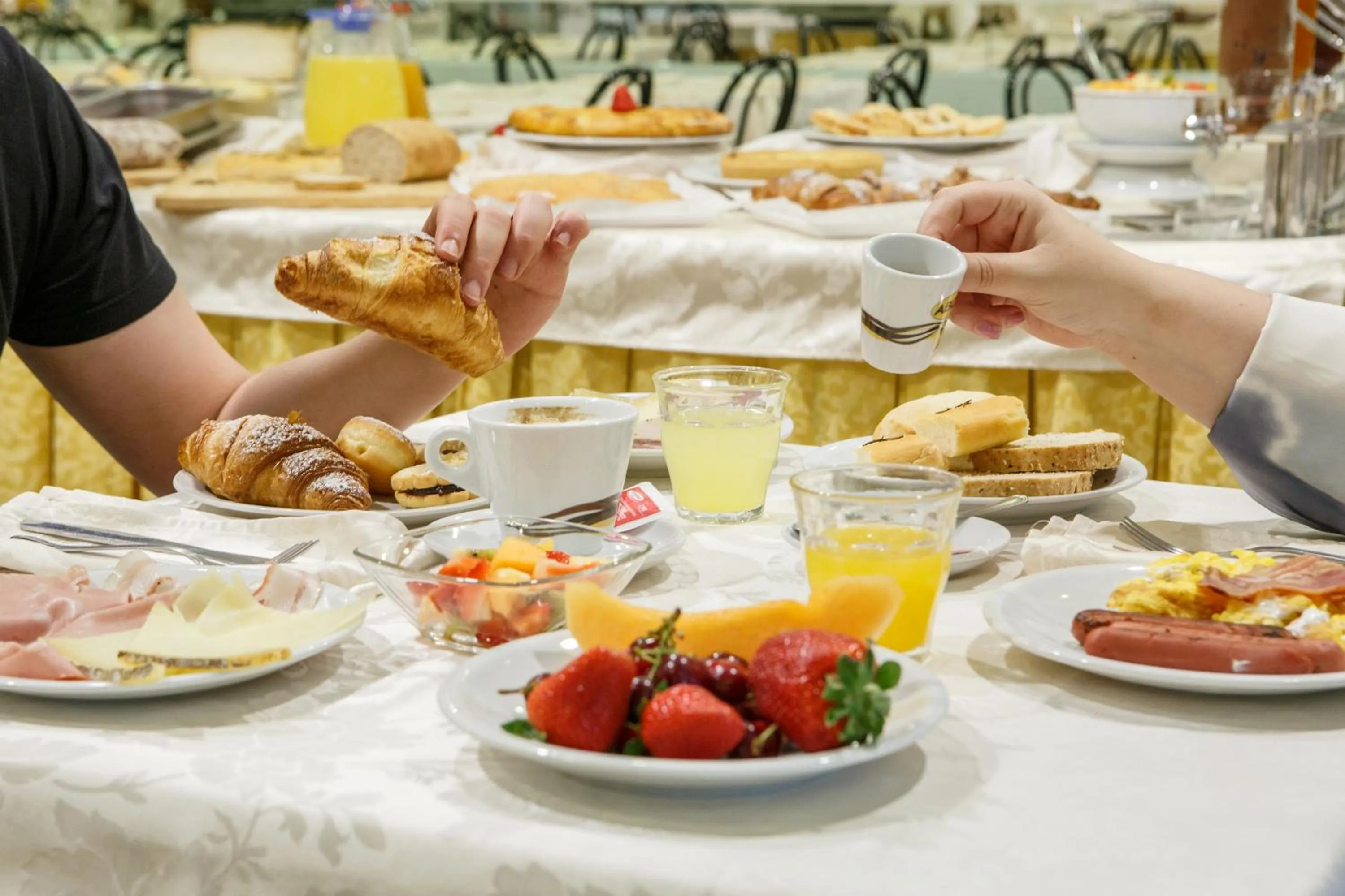 Restaurant/places to eat in Hotel Ada