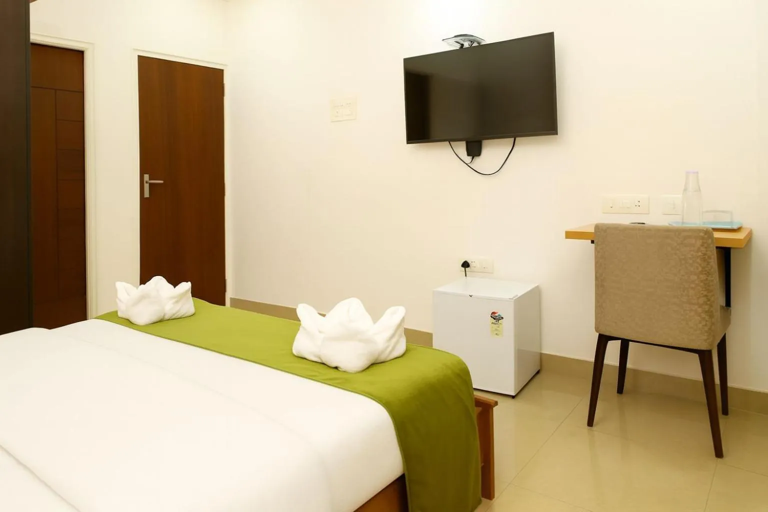 Bedroom, Bed in White Fern Stays Serviced Apartments - Gachibowli