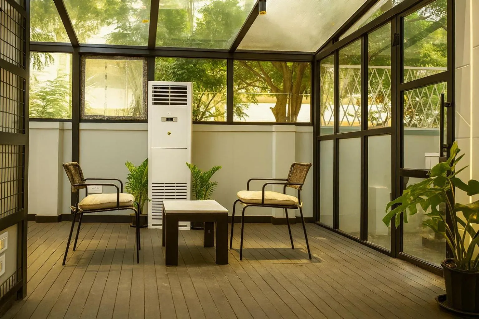 Restaurant/places to eat in White Fern Stays Serviced Apartments - Gachibowli