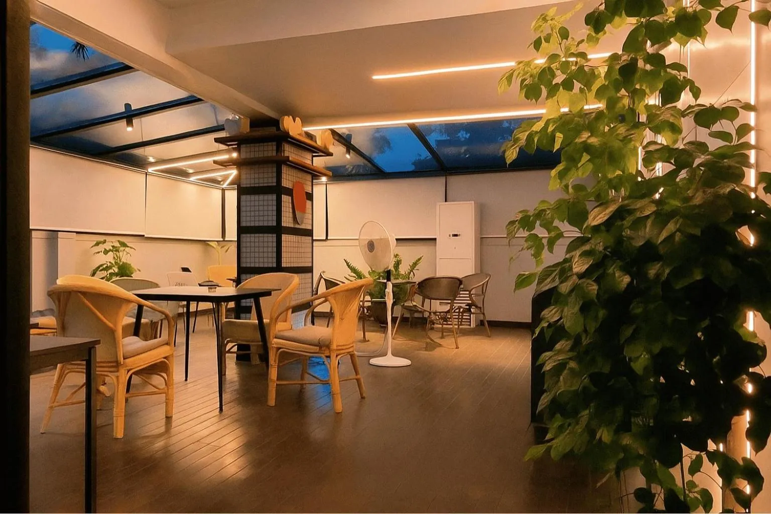 Restaurant/places to eat in White Fern Stays Serviced Apartments - Gachibowli