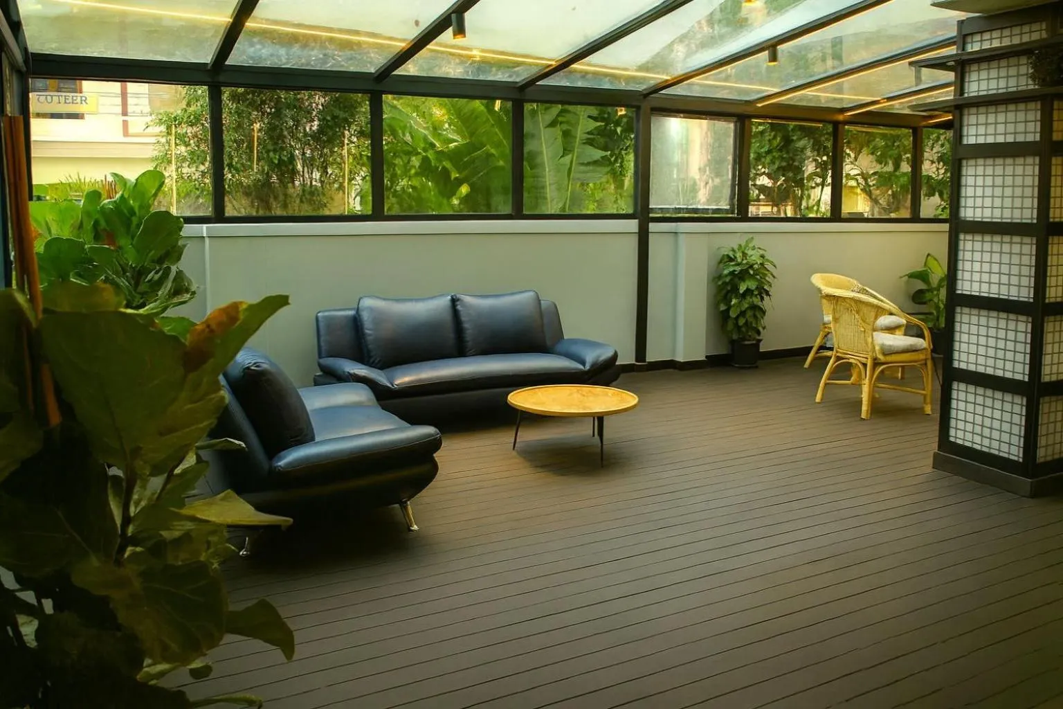 Restaurant/places to eat in White Fern Stays Serviced Apartments - Gachibowli