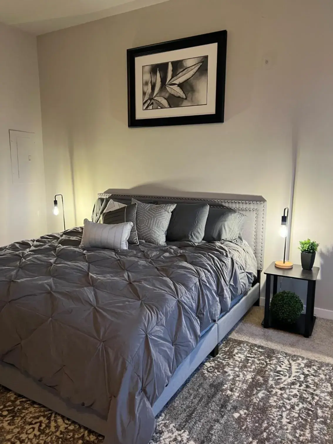 Uptown Townhouse Studio Apartment -WiFi-10 min walk to Spectrum Center Uptown Townhouse Studio Apartment -WiFi-10 min walk to Spectrum Center