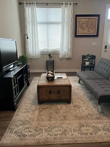 Uptown Townhouse Studio Apartment -WiFi-10 min walk to Spectrum Center