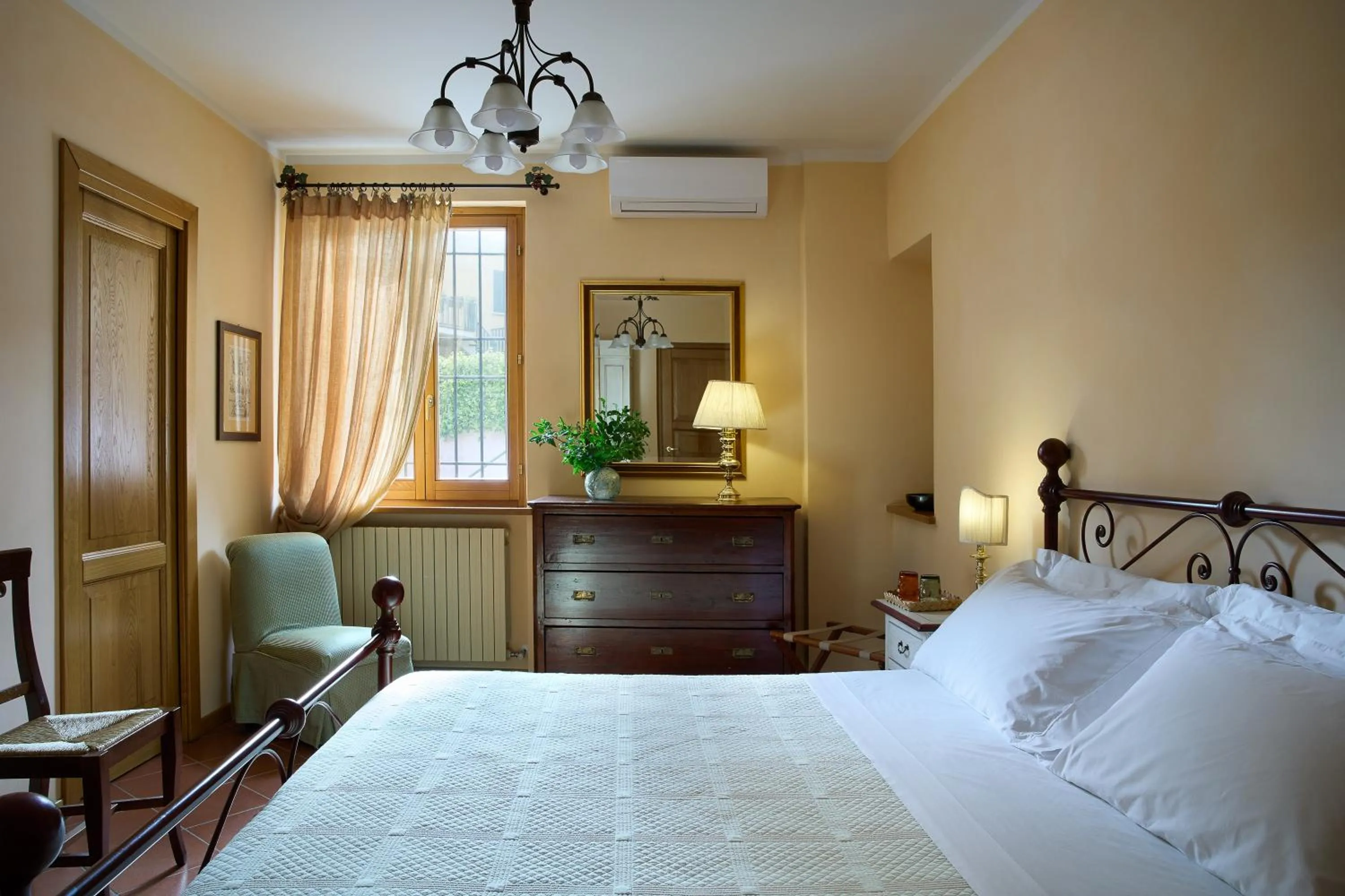 Bedroom, Bed in Albergo Villa Cristina