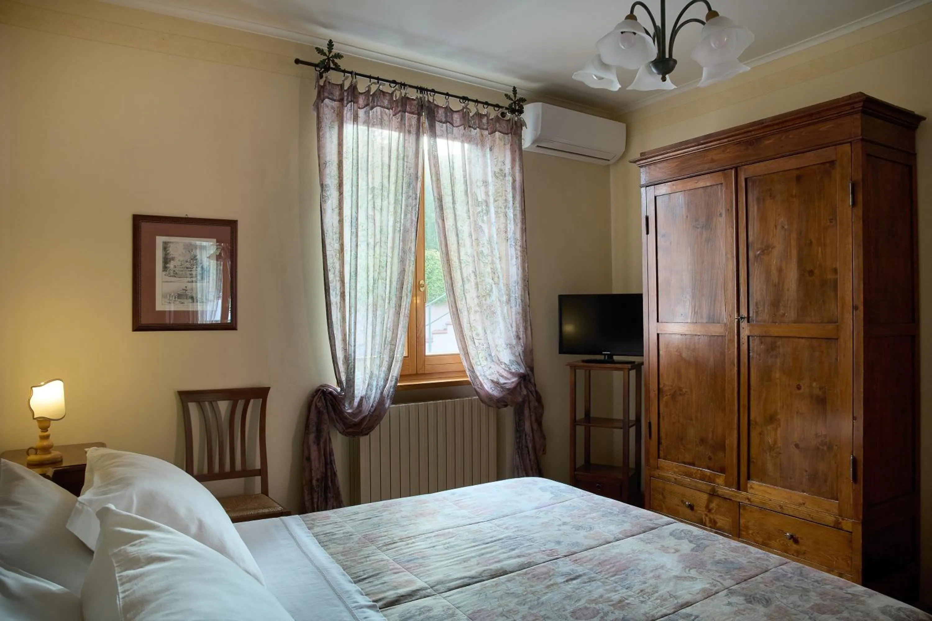Bedroom, Bed in Albergo Villa Cristina