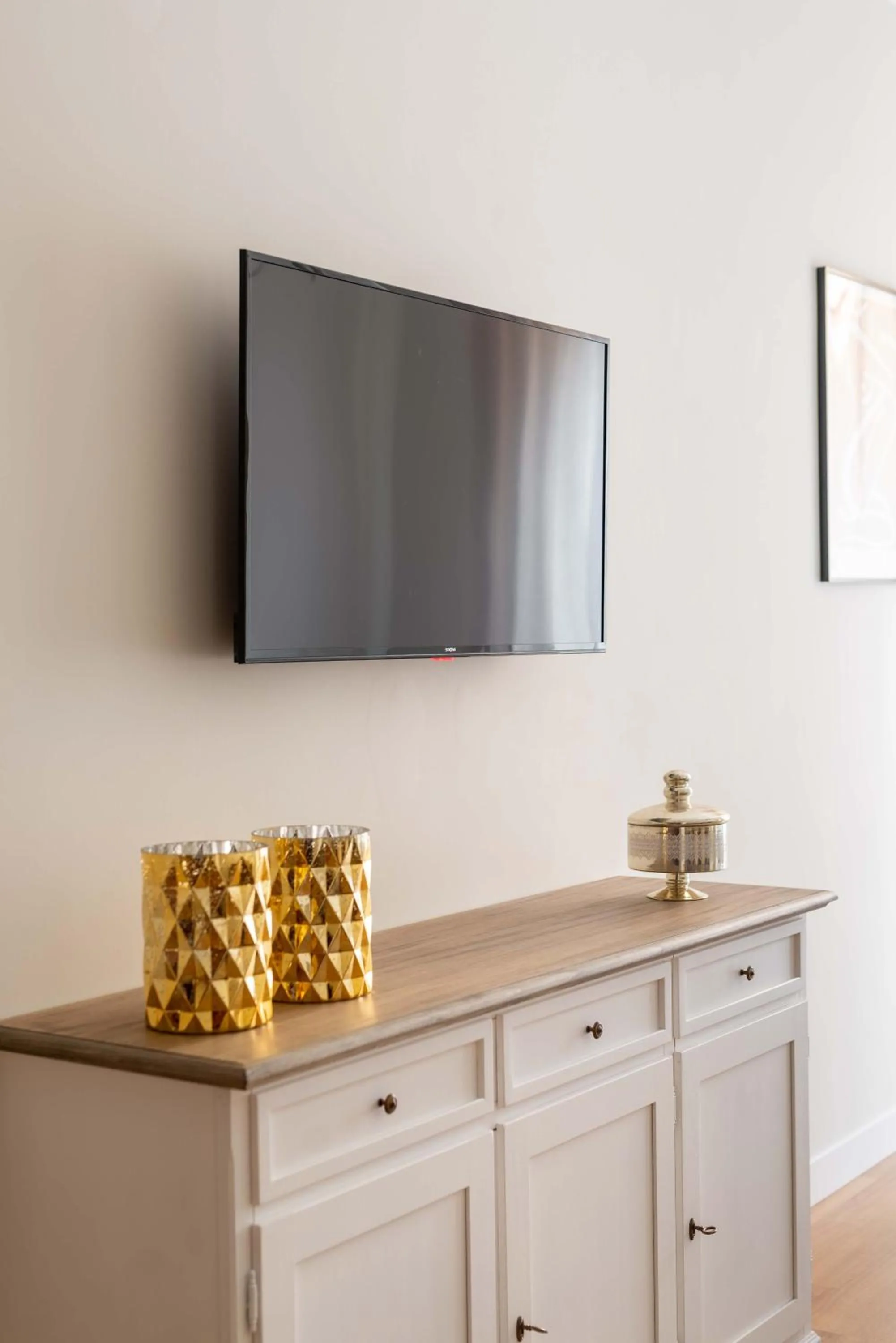 TV and multimedia in SuityRHome Campo de' Fiori