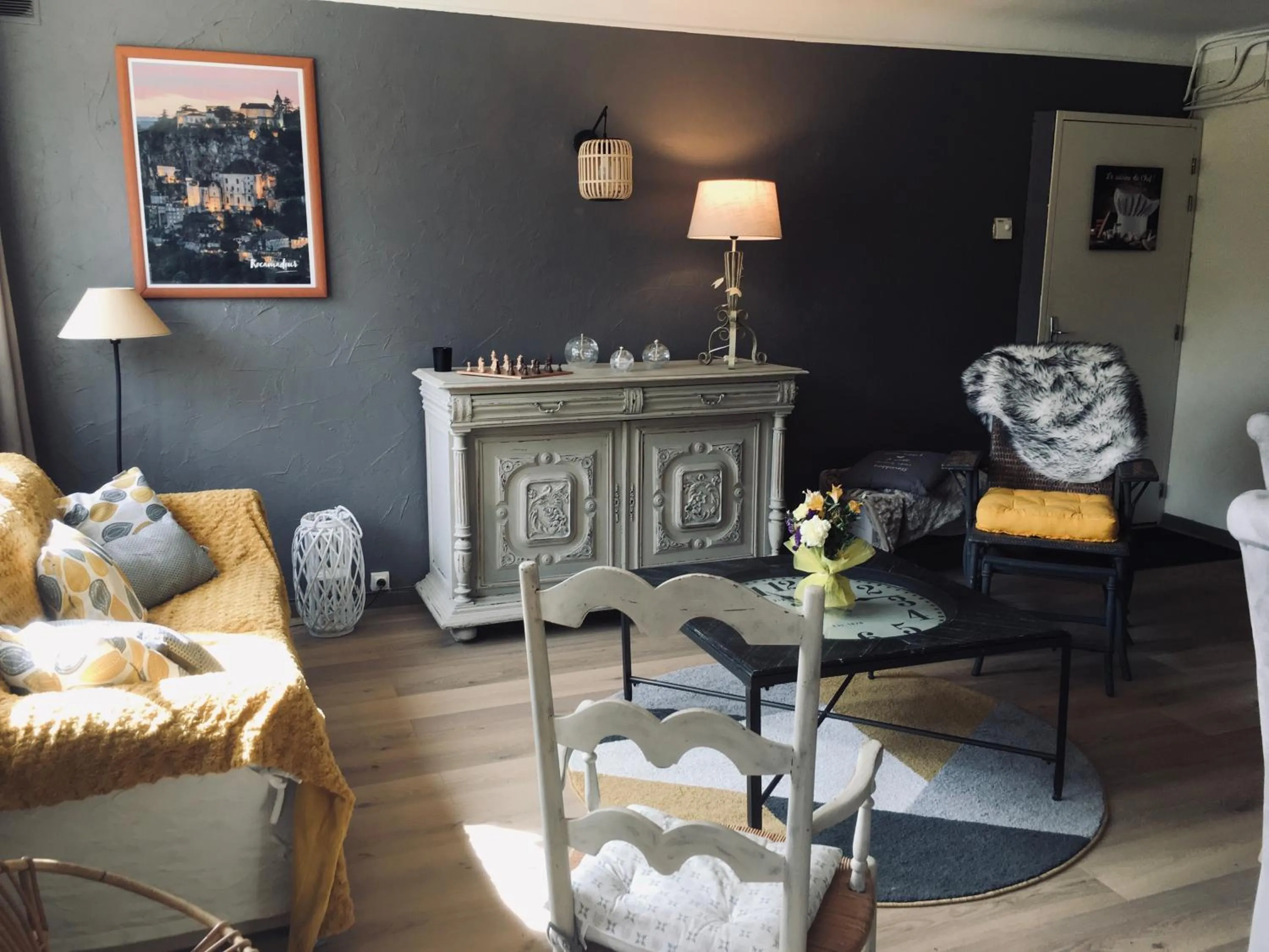 Living room in Auberge du Relais d'Auniac - Hôtel Bar Restaurant Piscine