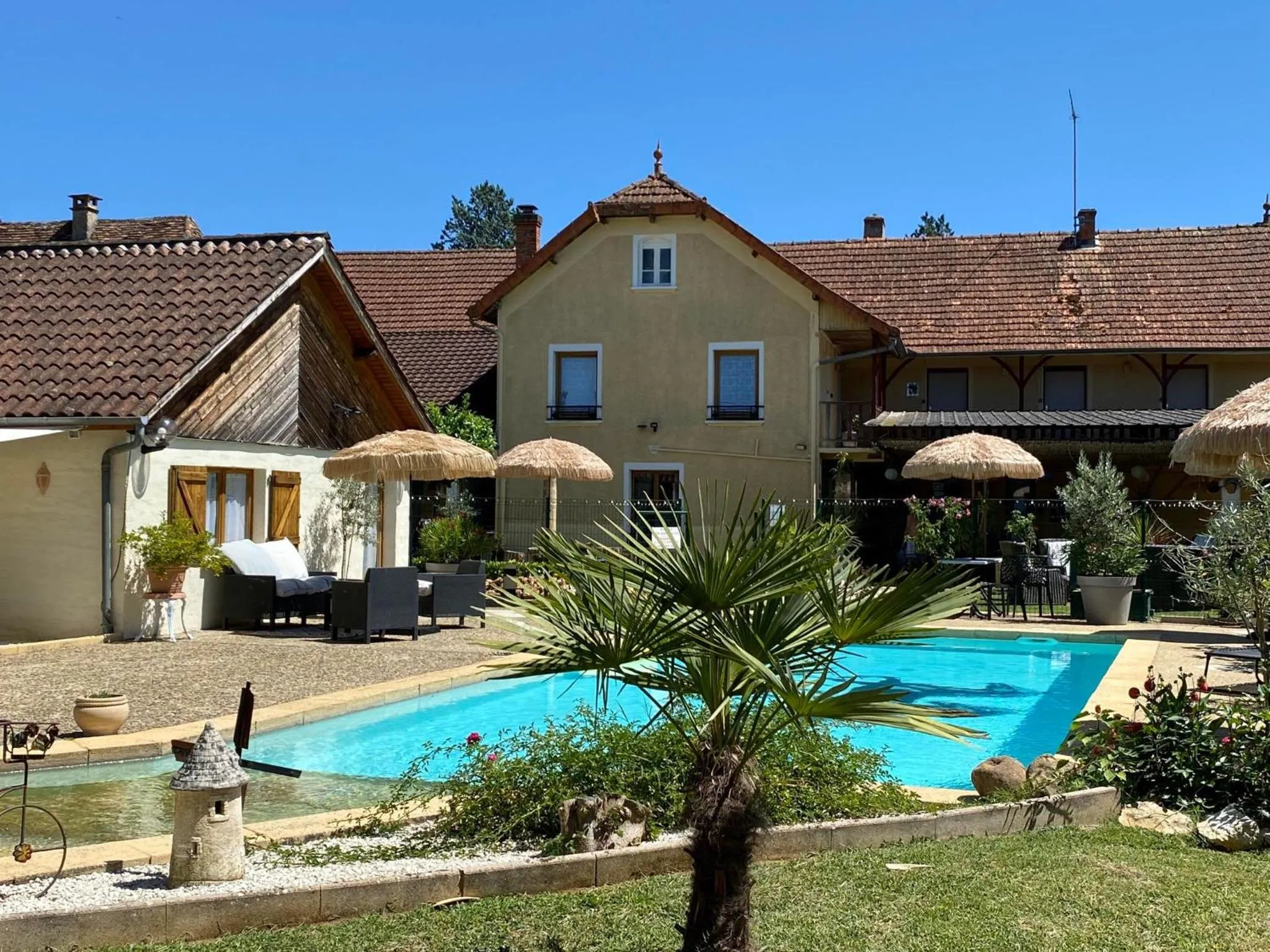 Auberge du Relais d'Auniac - Hôtel Bar Restaurant Piscine