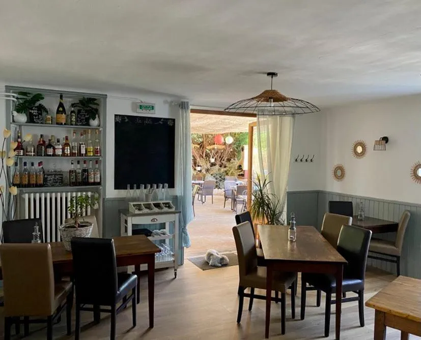 Auberge du Relais d'Auniac - Hôtel Bar Restaurant Piscine