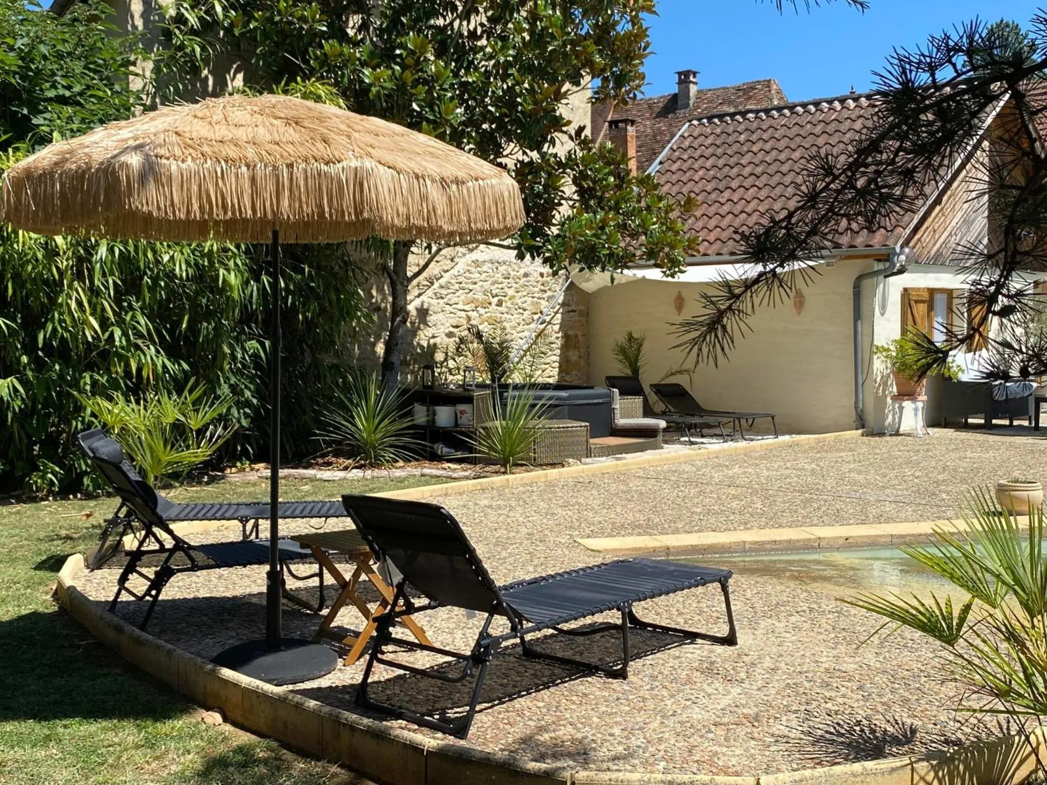 Auberge du Relais d'Auniac - Hôtel Bar Restaurant Piscine