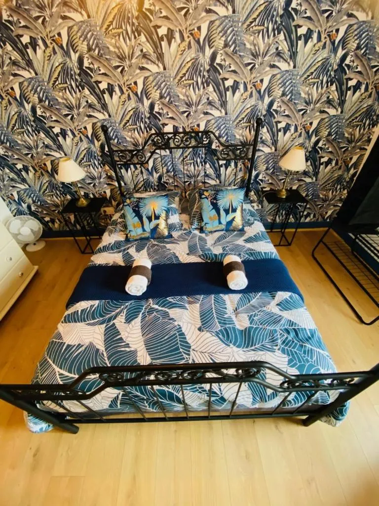 Bed in Auberge du Relais d'Auniac - Hôtel Bar Restaurant Piscine