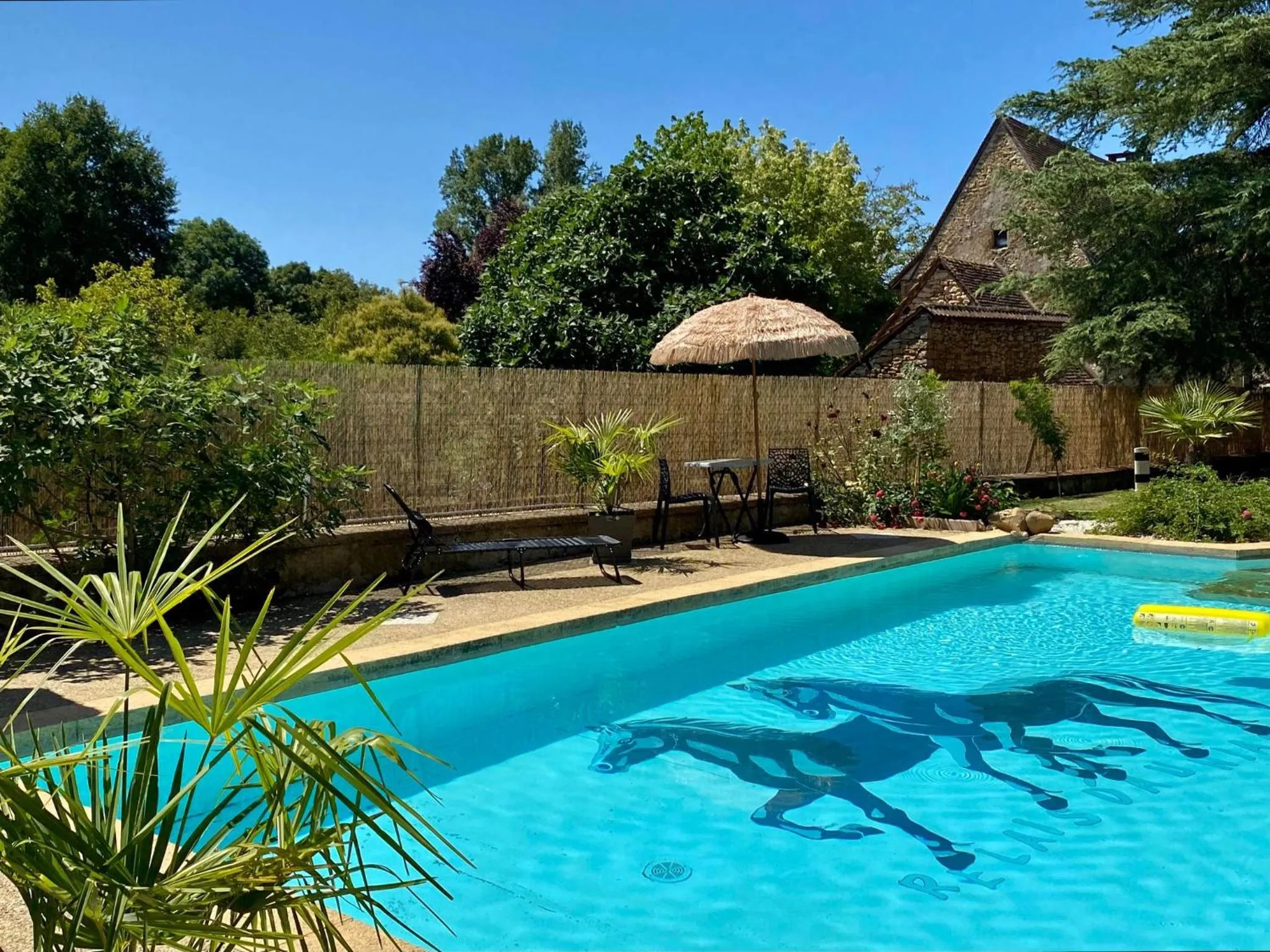 Auberge du Relais d'Auniac - Hôtel Bar Restaurant Piscine