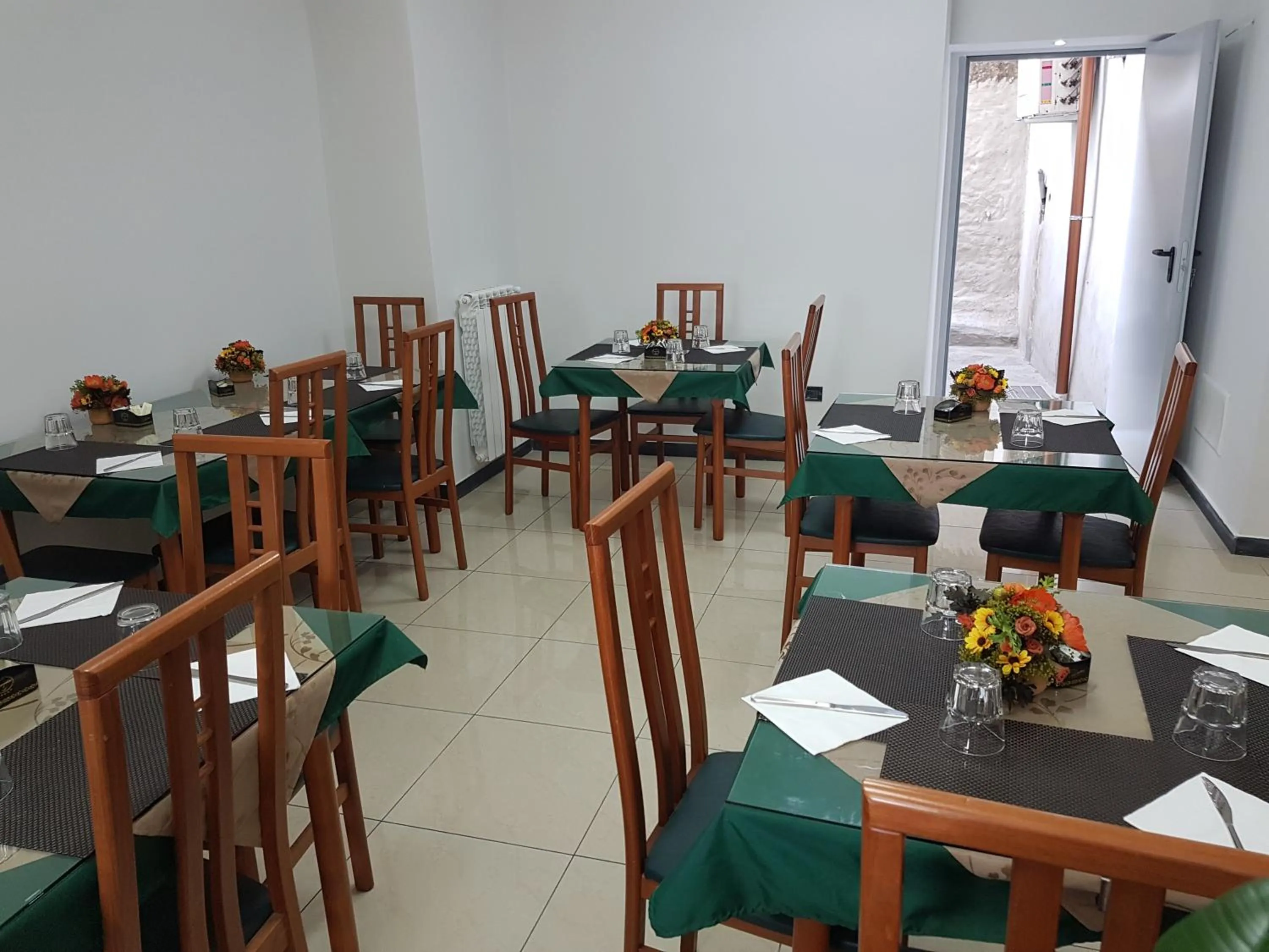 Restaurant/places to eat in Hotel Le Tre Stazioni