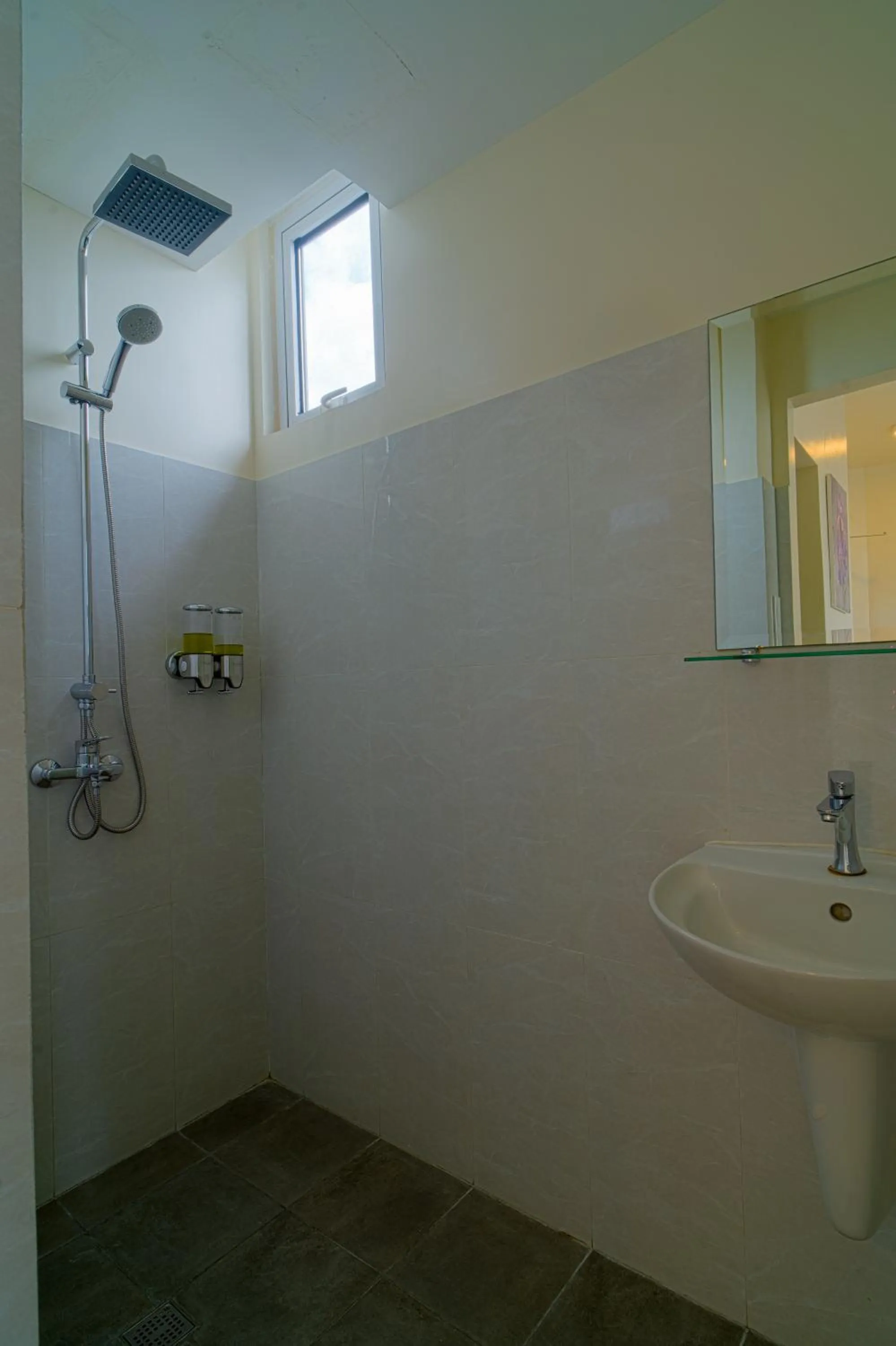 Shower in MySpace Hotel Comembo Taguig