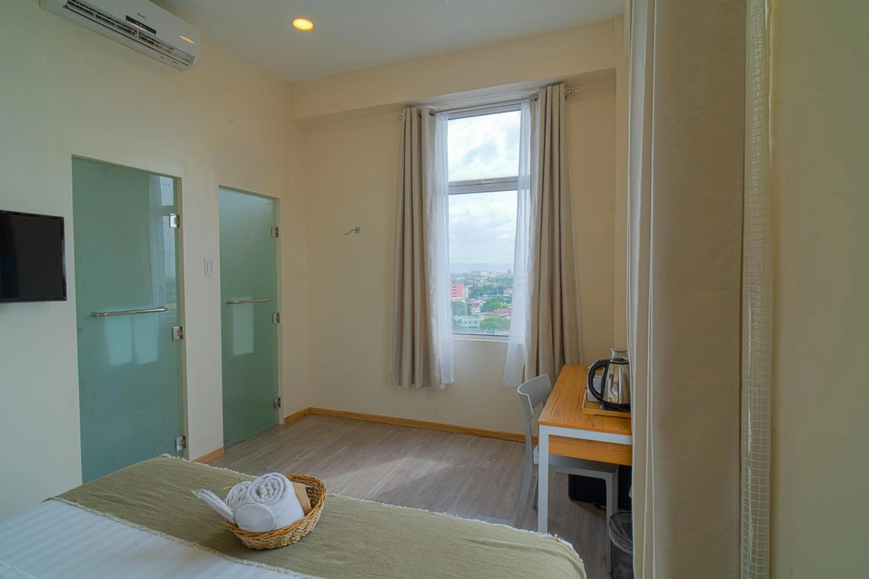 Bedroom, Bed in MySpace Hotel Comembo Taguig