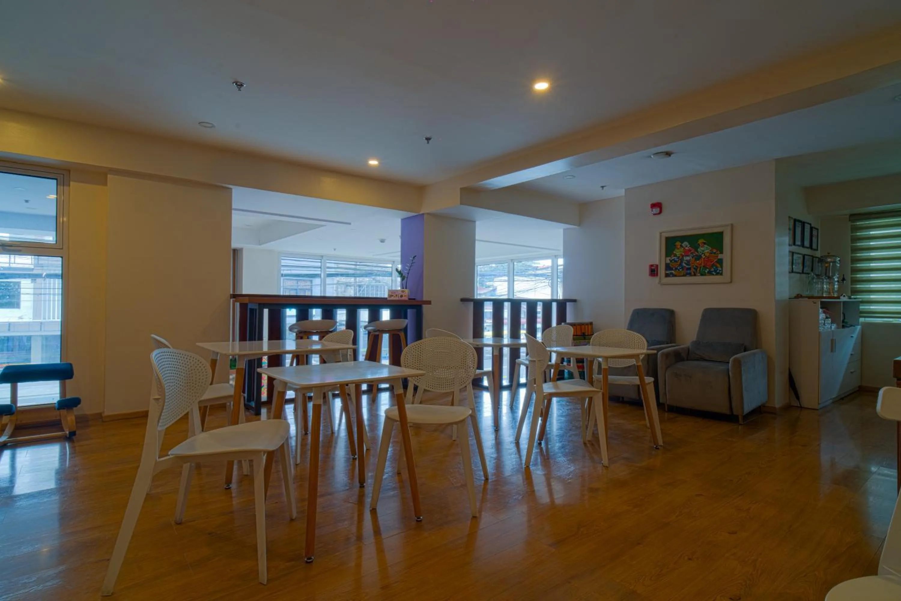 Lounge or bar in MySpace Hotel Comembo Taguig