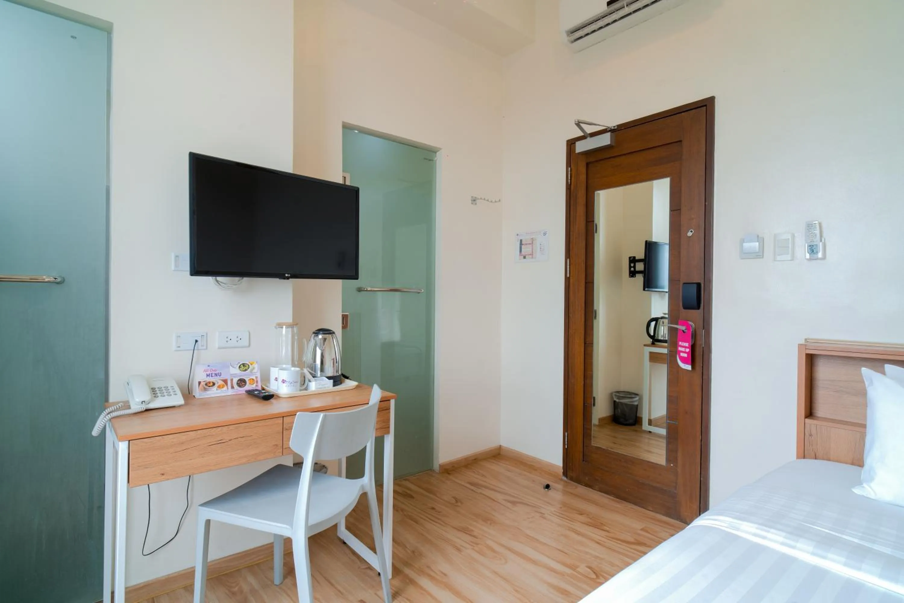 Bedroom, Bed in MySpace Hotel Comembo Taguig