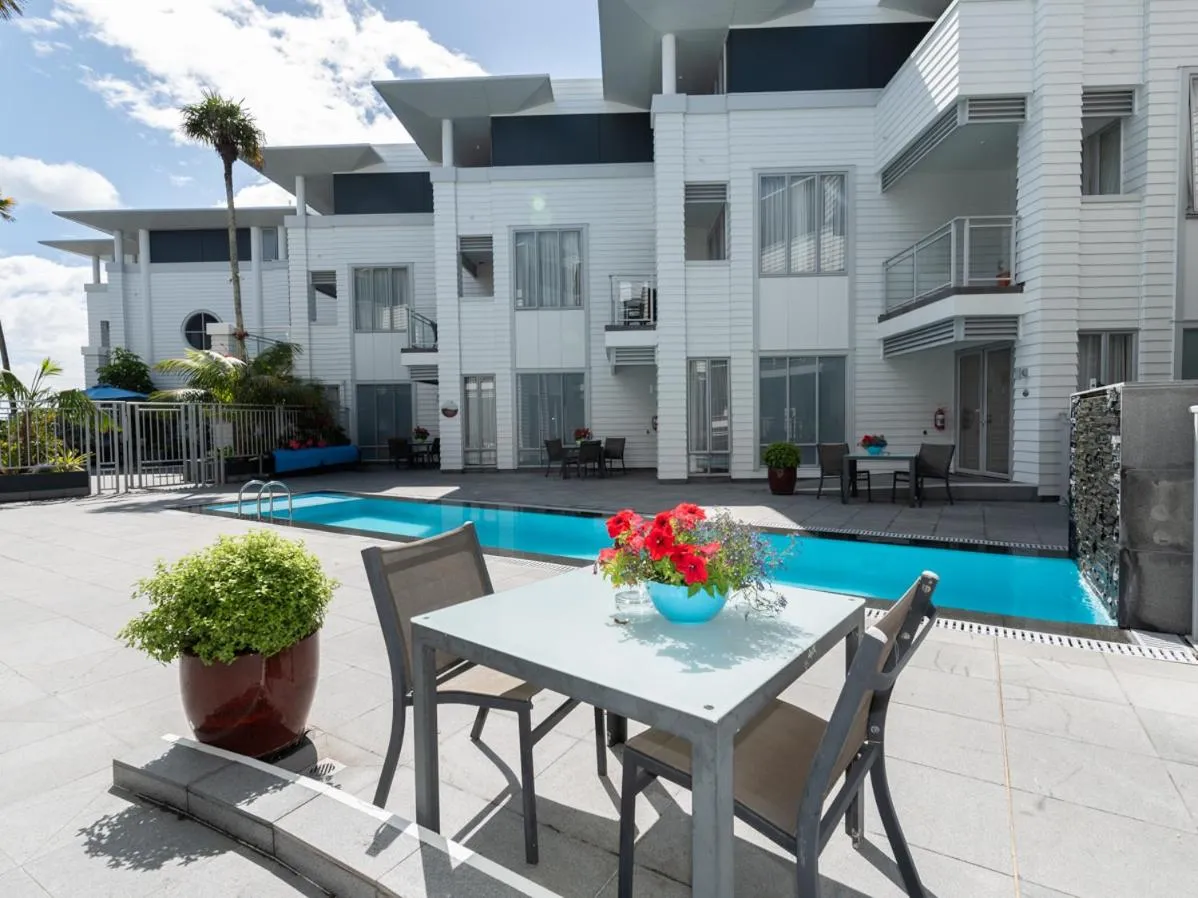 Shower in Oceanside - Paihia Waterfront Apartment