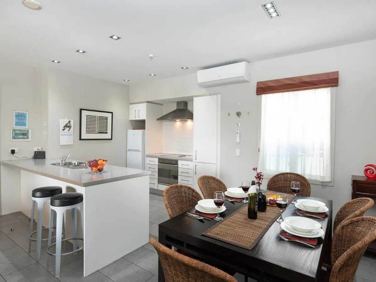 Shower in Oceanside - Paihia Waterfront Apartment