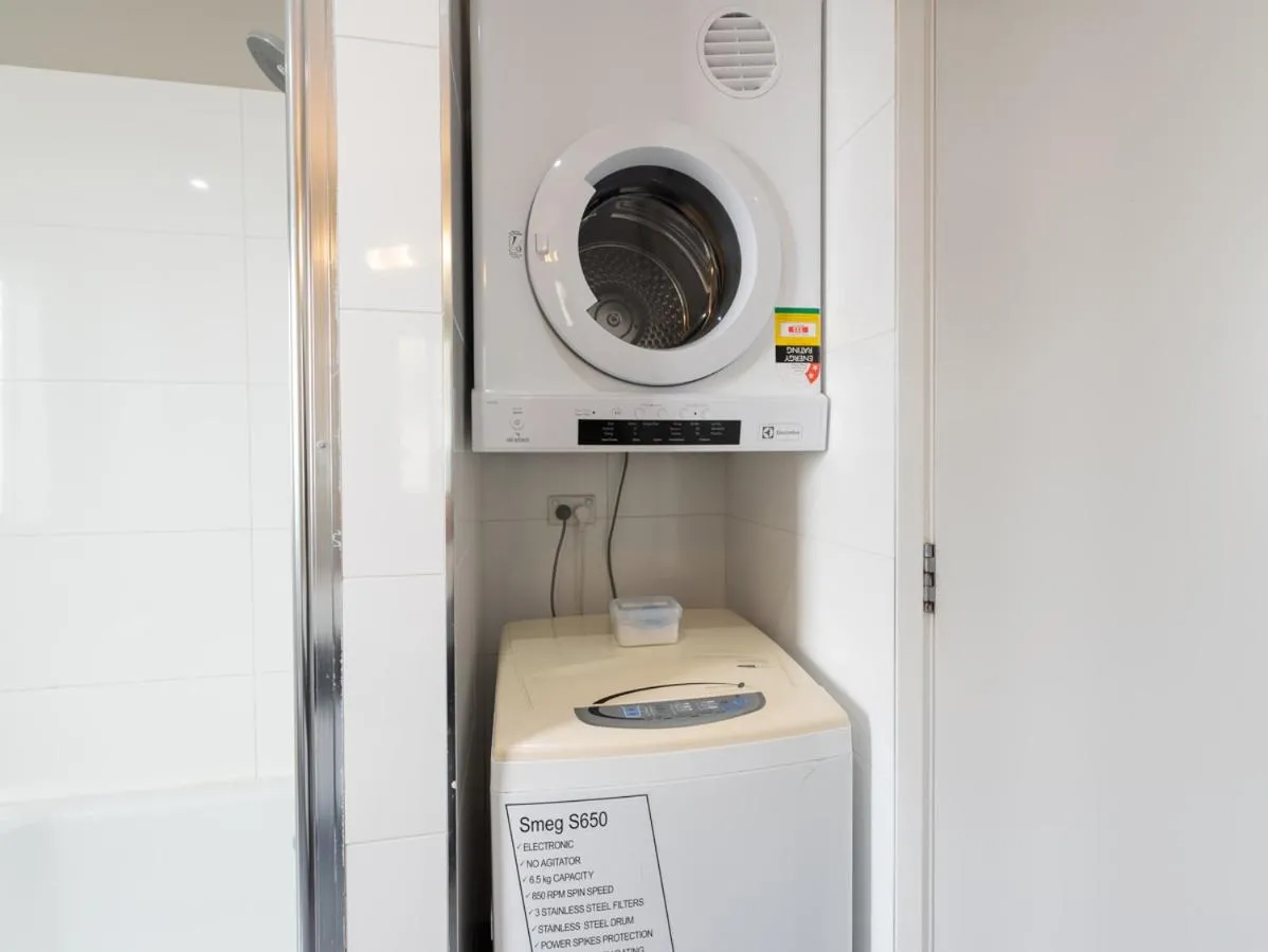 Shower in Oceanside - Paihia Waterfront Apartment