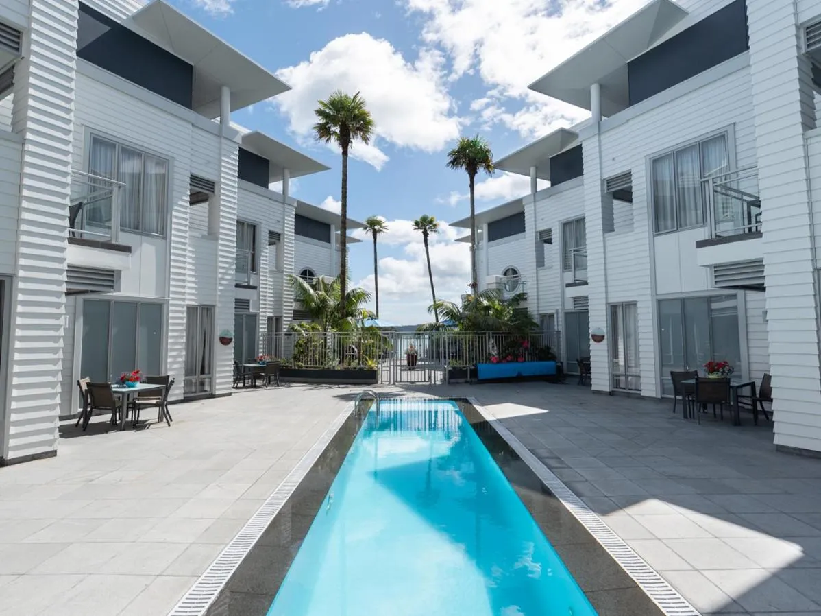 Shower in Oceanside - Paihia Waterfront Apartment
