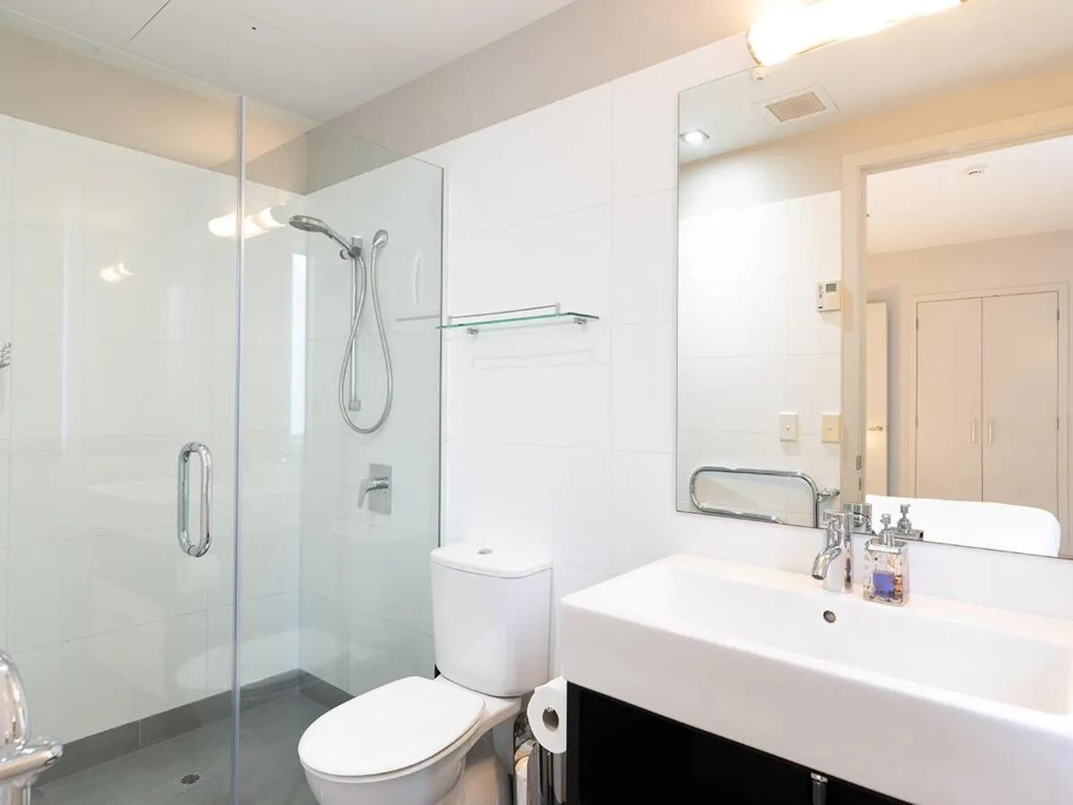 Shower in Oceanside - Paihia Waterfront Apartment
