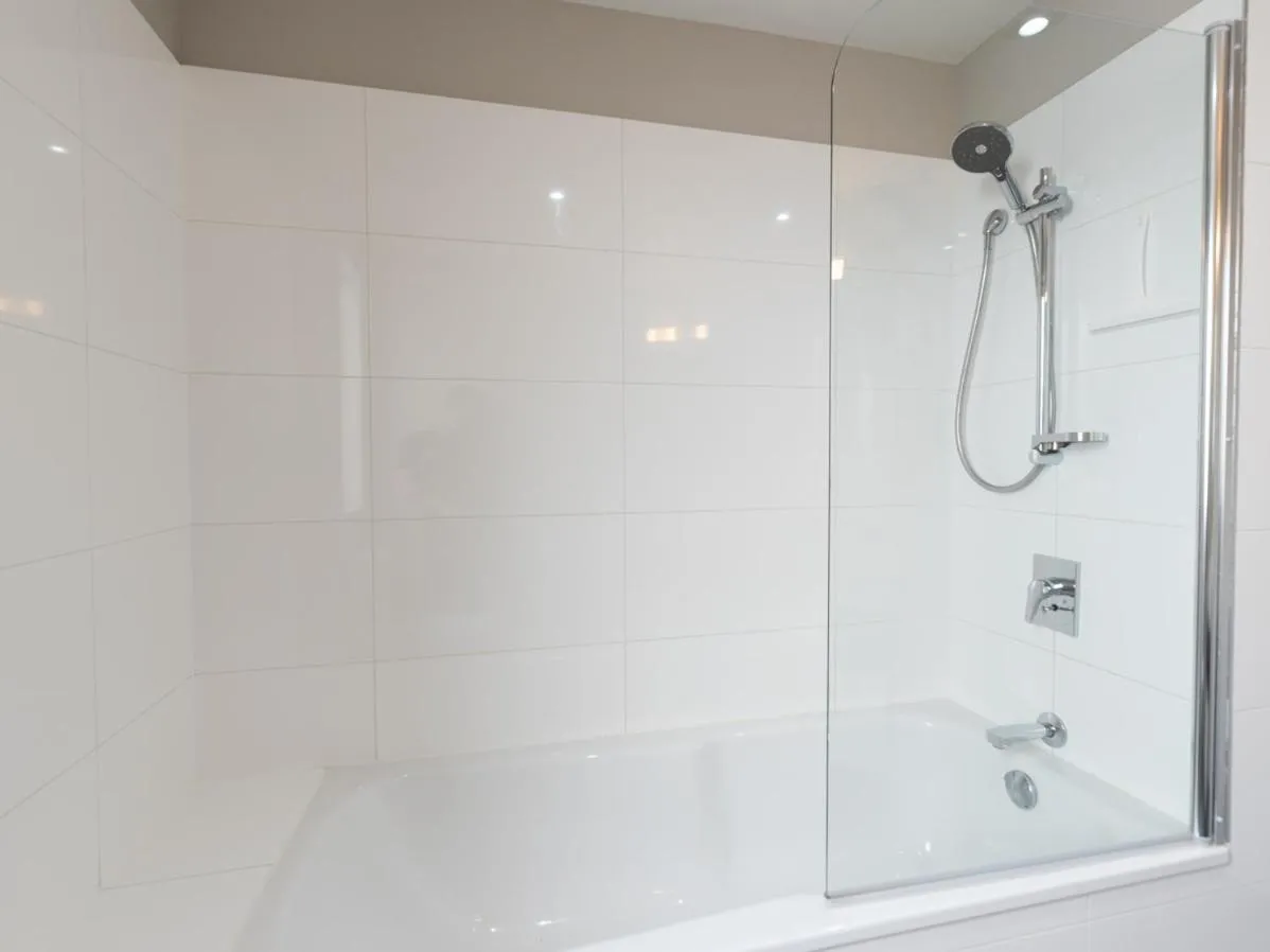 Shower in Oceanside - Paihia Waterfront Apartment
