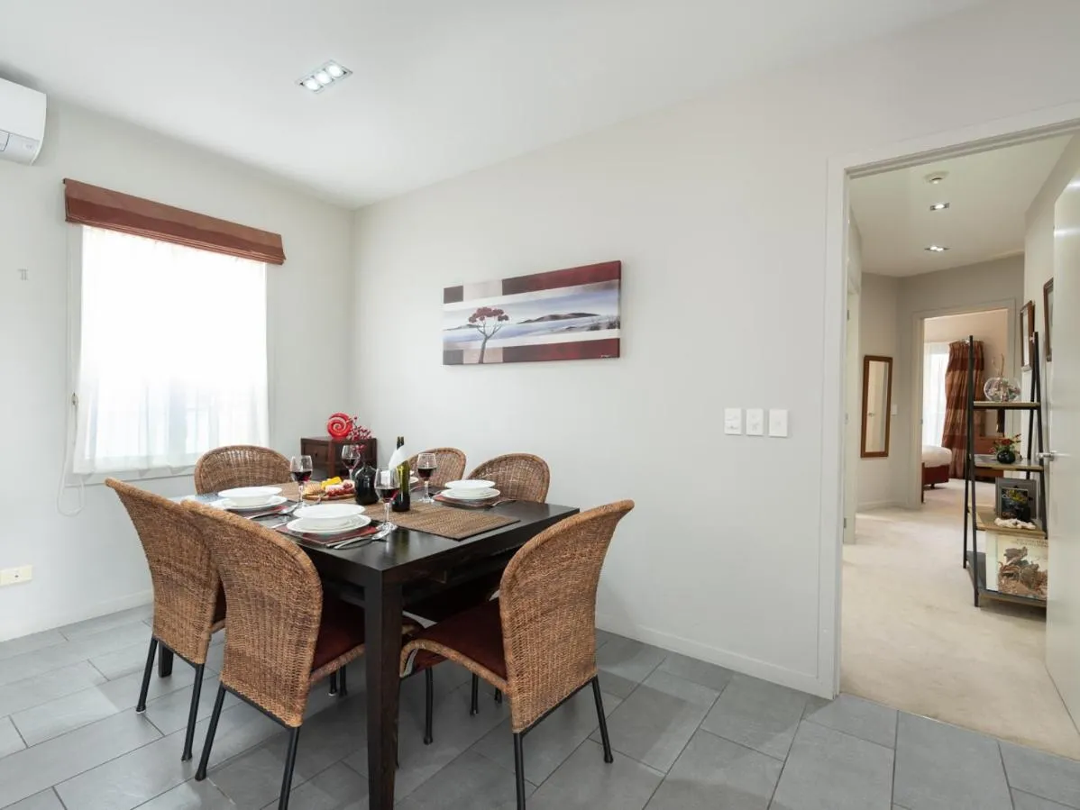 Shower in Oceanside - Paihia Waterfront Apartment
