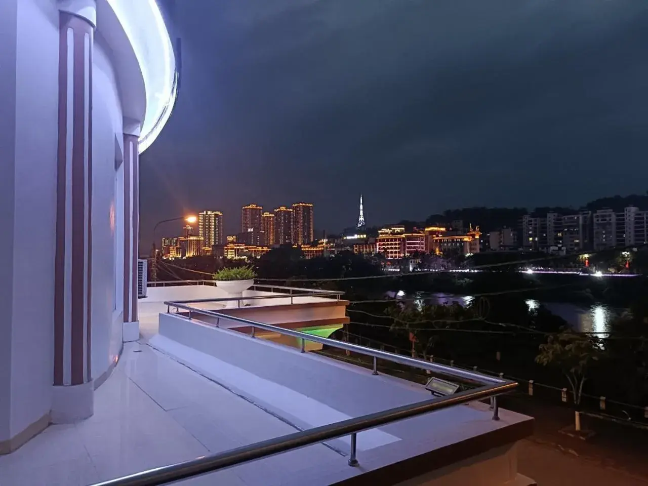 Property building in SONG HONG VIEW HOTEL Property building in SONG HONG VIEW HOTEL