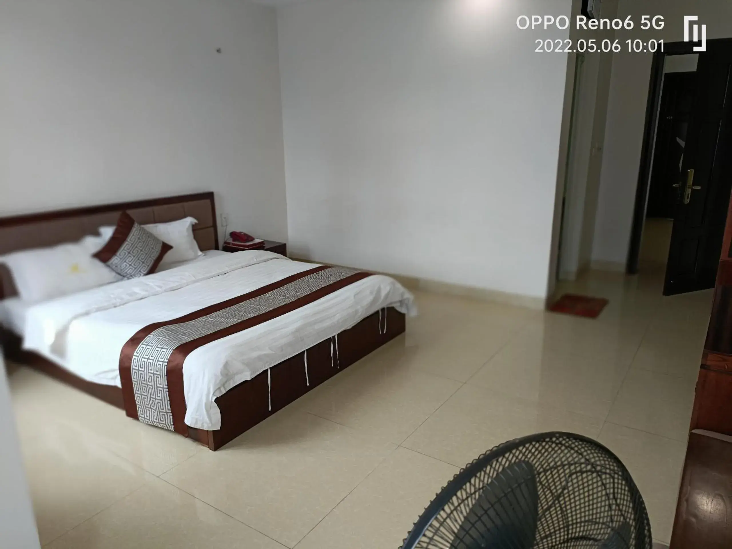 View (from property/room), Bed in SONG HONG VIEW HOTEL View (from property/room), Bed in SONG HONG VIEW HOTEL