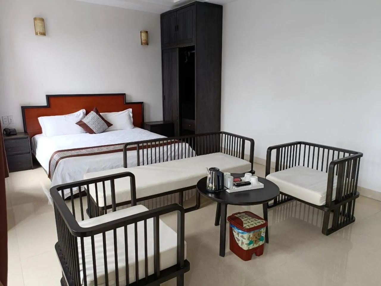 Seating area, Bed in SONG HONG VIEW HOTEL