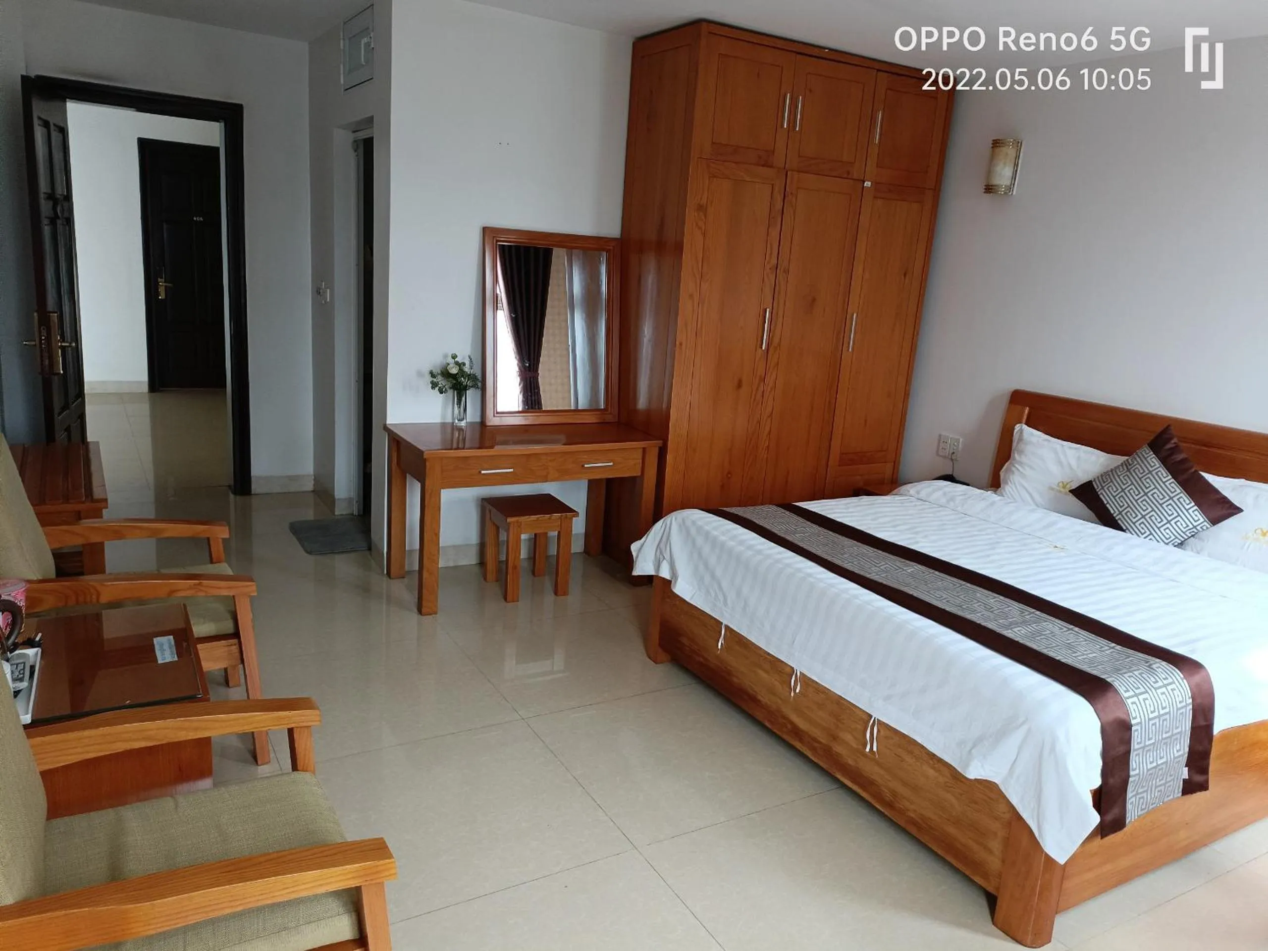 room service, Bed in SONG HONG VIEW HOTEL