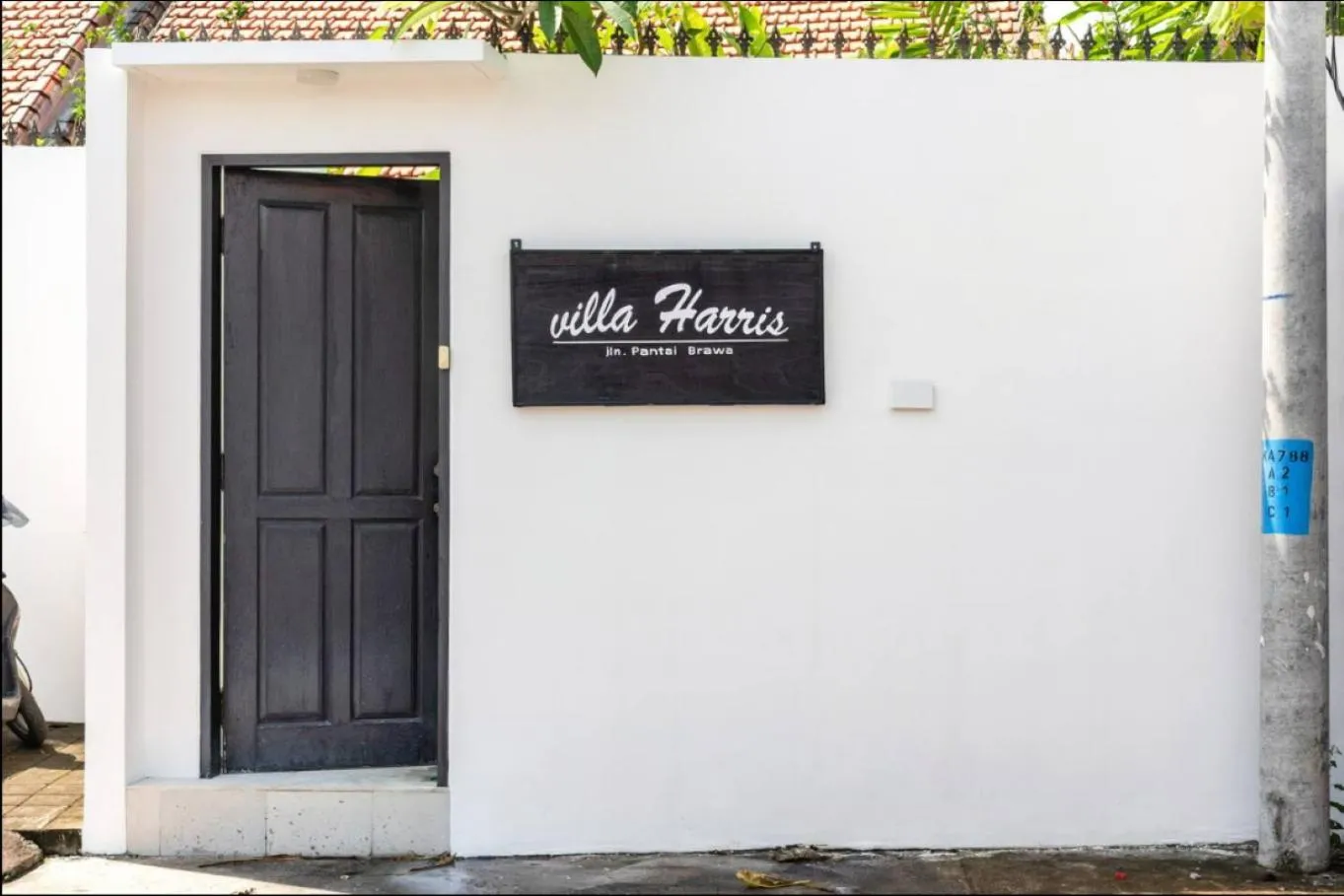 Facade/entrance in Villa Harris Canggu