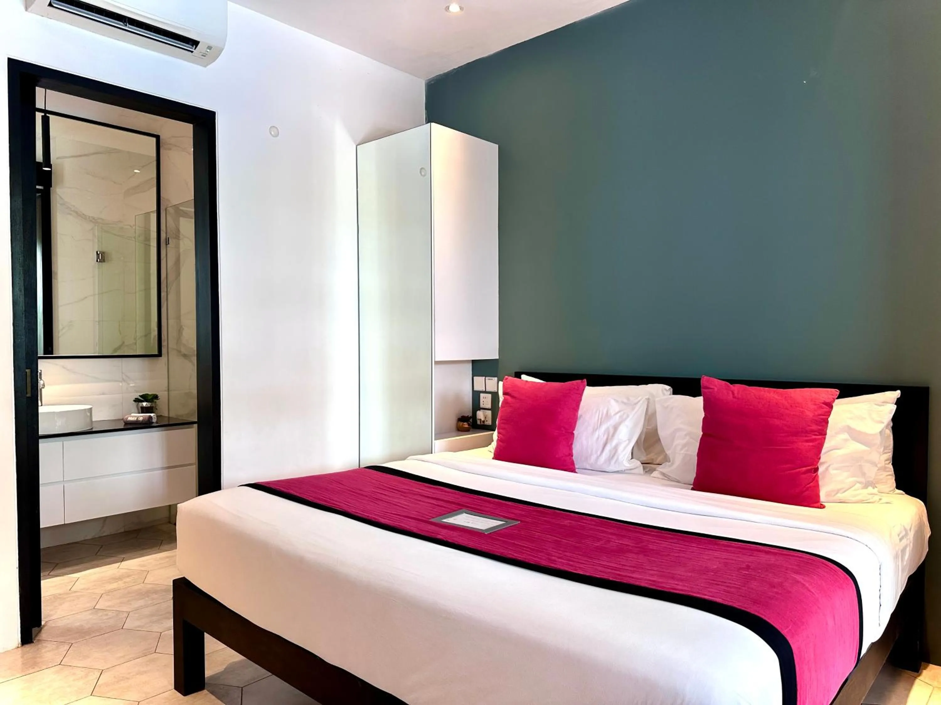 Bed in Villa Harris Canggu