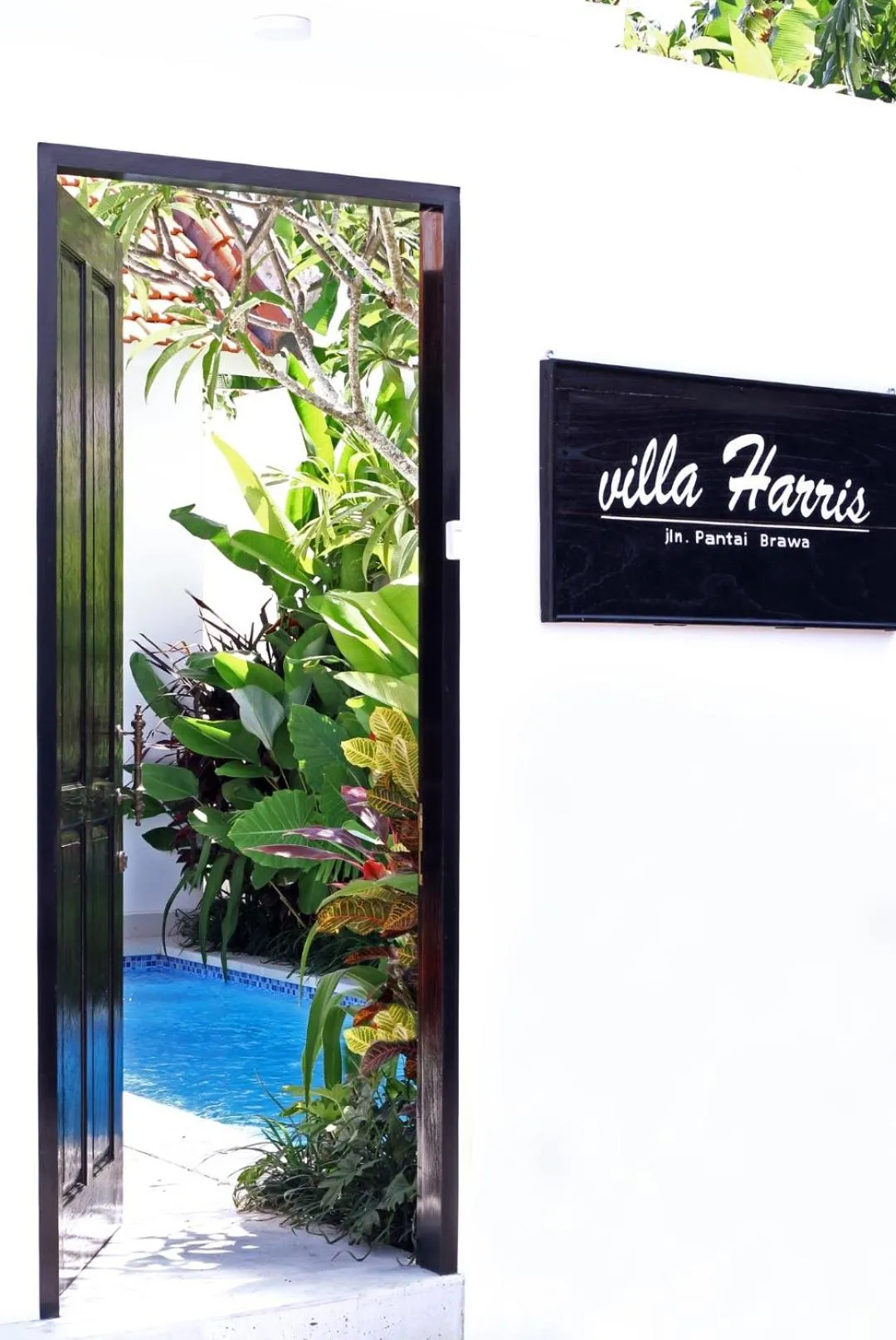 Facade/entrance in Villa Harris Canggu