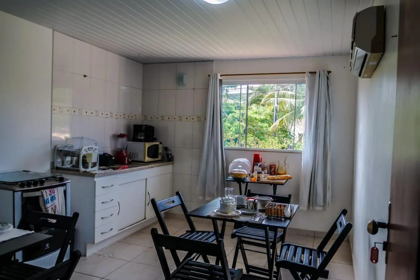 Communal kitchen in Portela´s Guest House