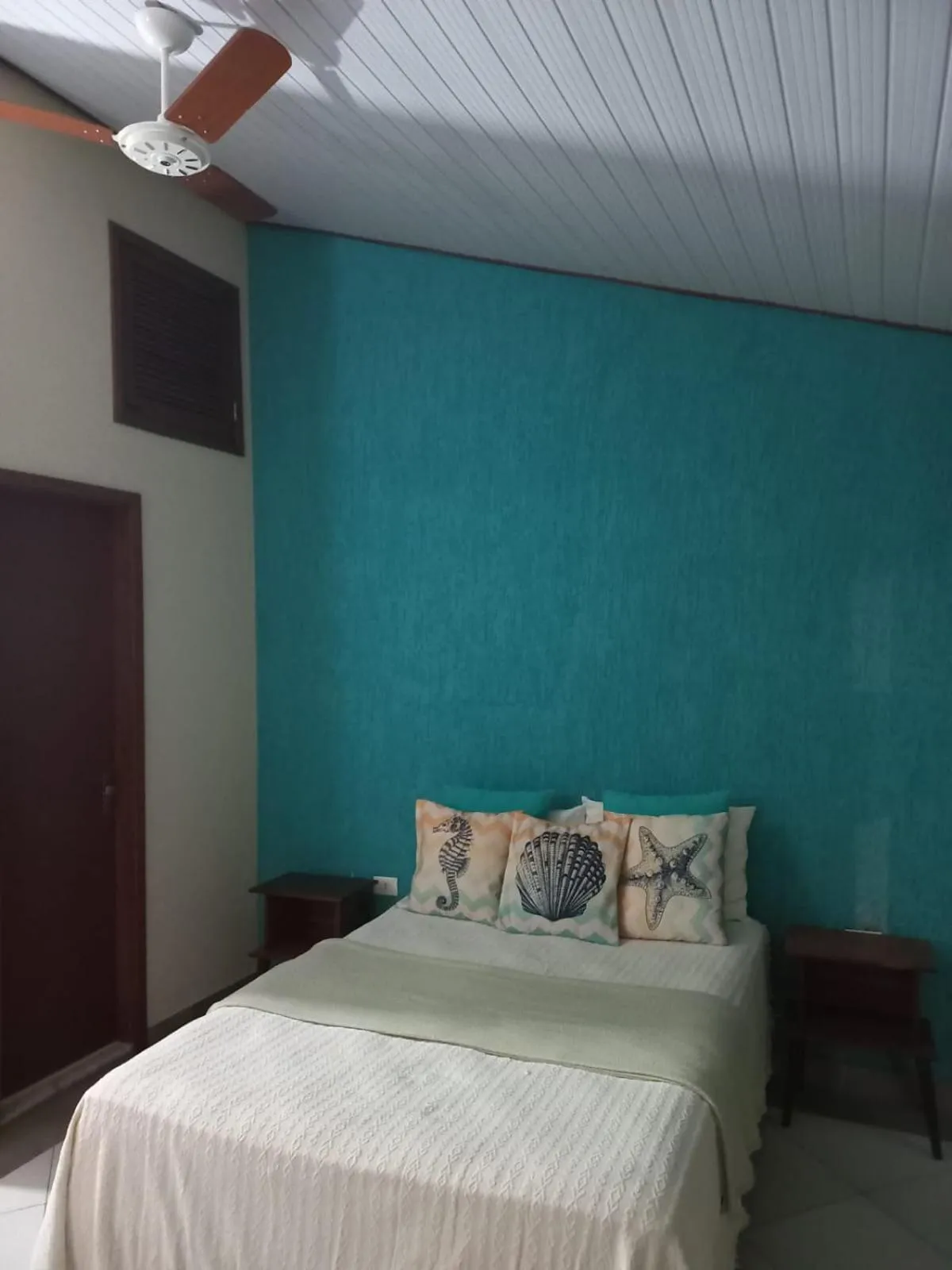 Bed in Portela´s Guest House