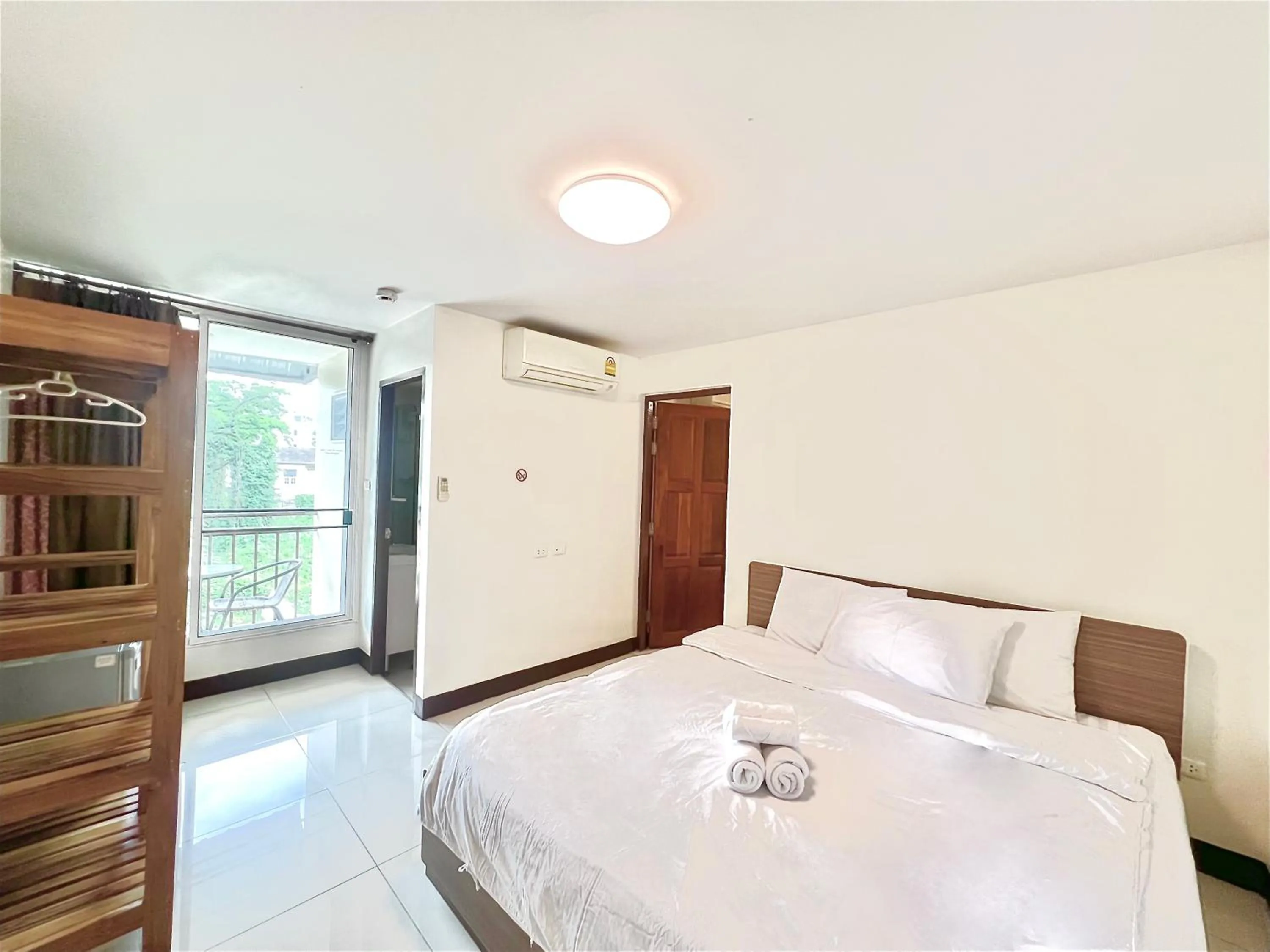 Photo of the whole room, Bed in Bloom Guesthouse