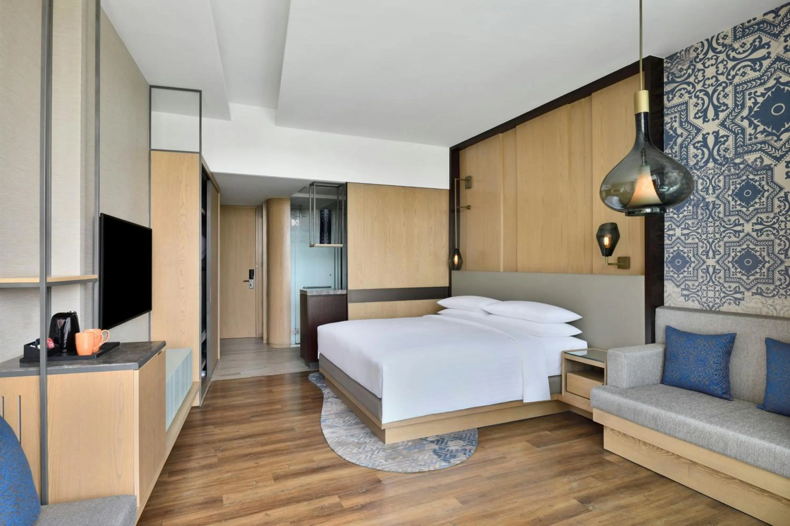 Photo of the whole room, Bed in Aravali Marriott Resort & Spa, Delhi NCR