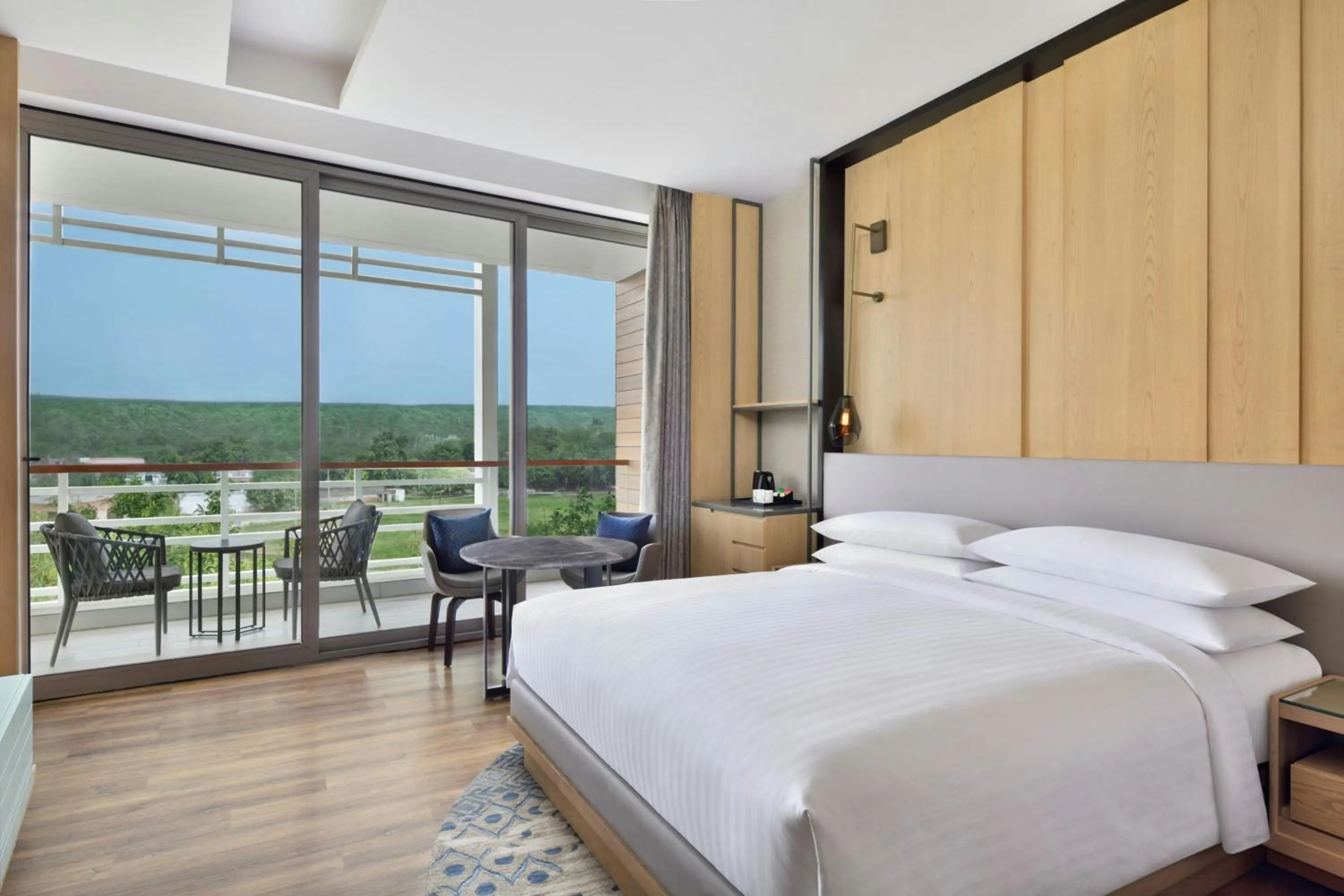 Photo of the whole room, Bed in Aravali Marriott Resort & Spa, Delhi NCR