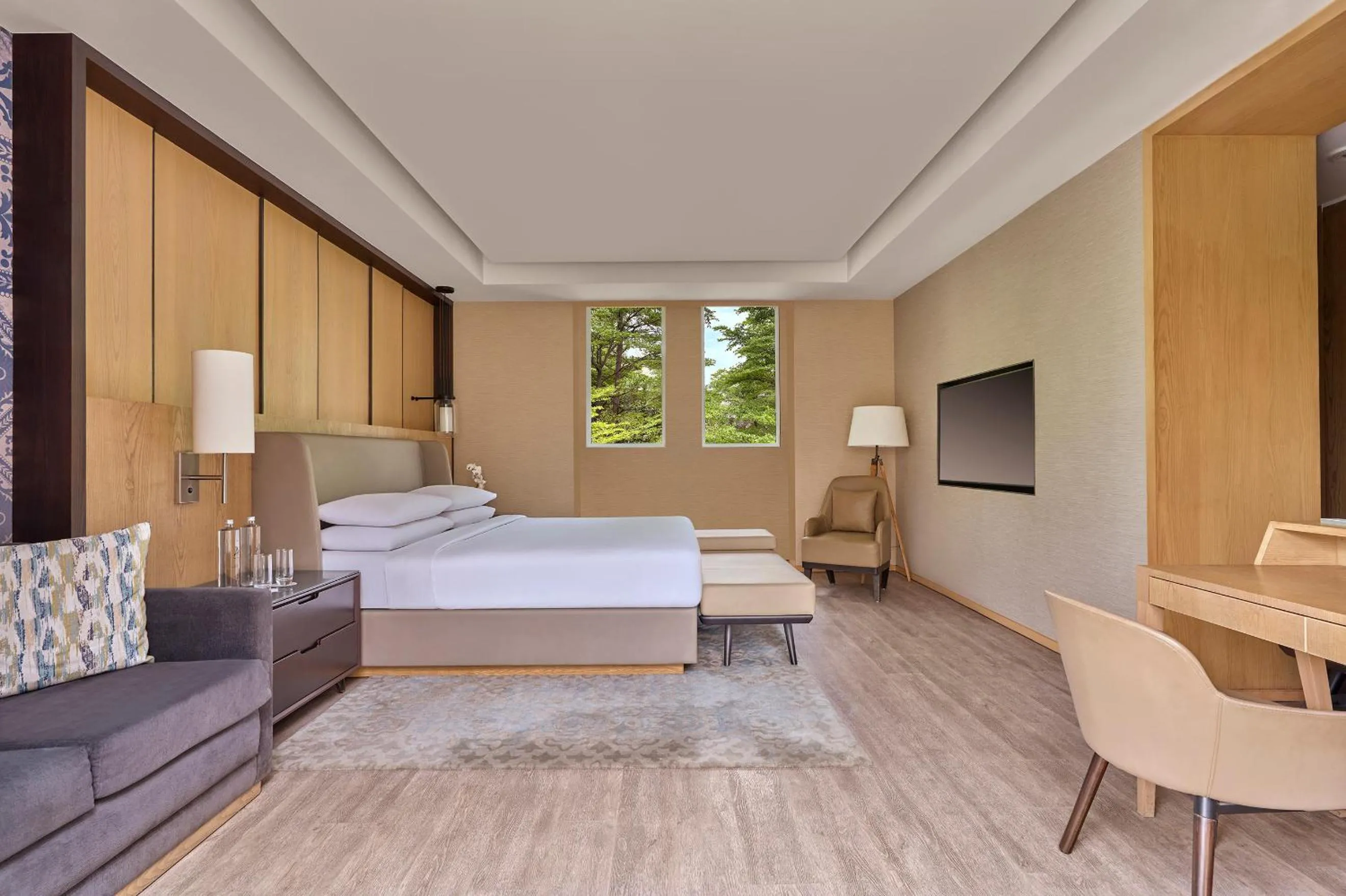 Bedroom, Bed in Aravali Marriott Resort & Spa, Delhi NCR