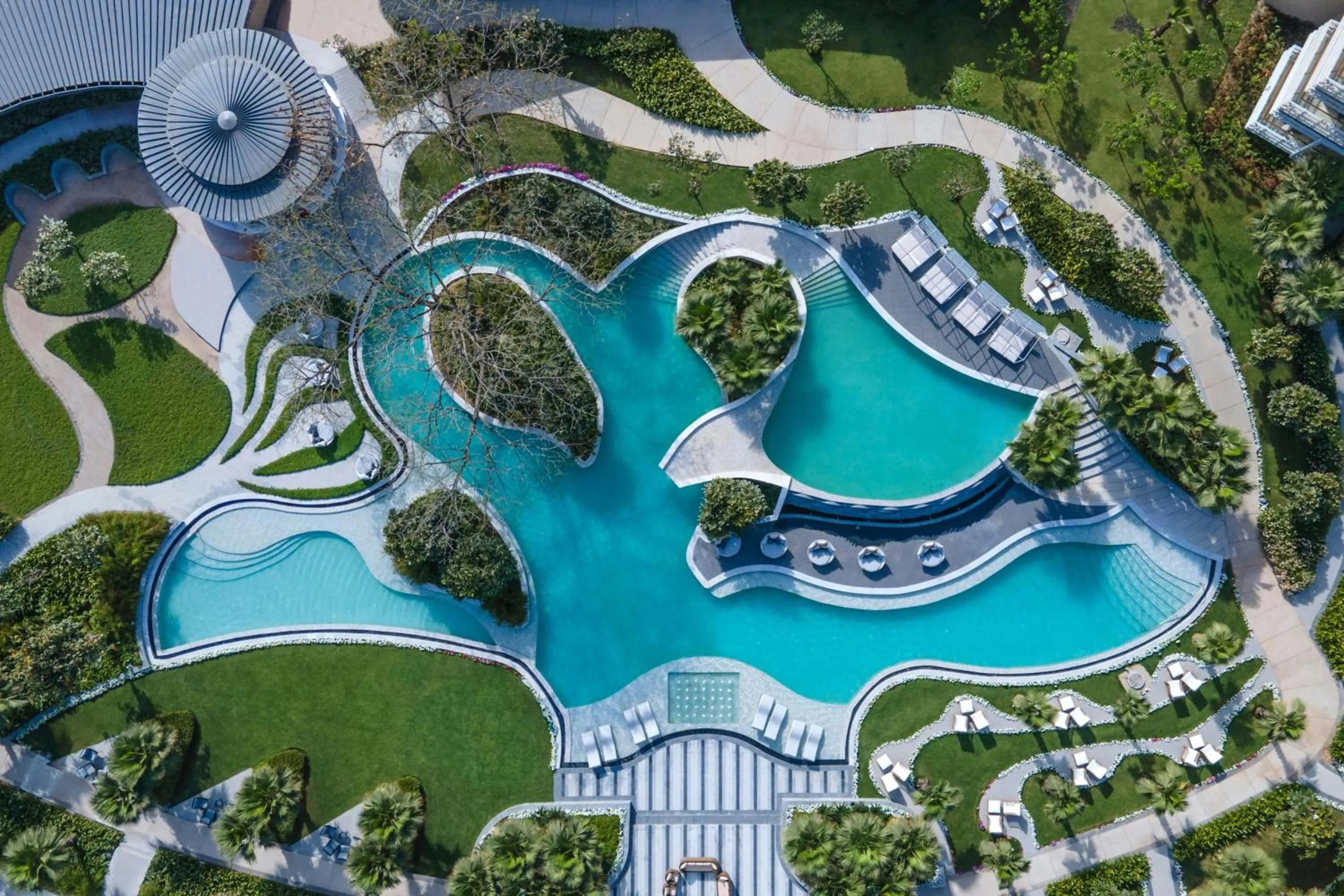 Swimming pool in Courtyard by Marriott Aravali Resort