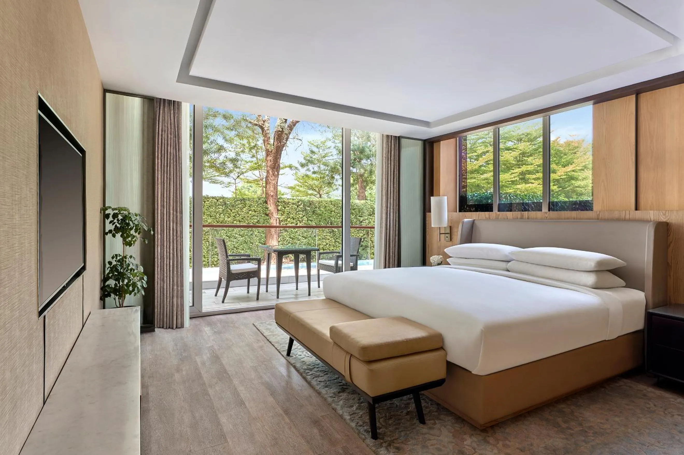 Bedroom, Bed in Aravali Marriott Resort & Spa, Delhi NCR