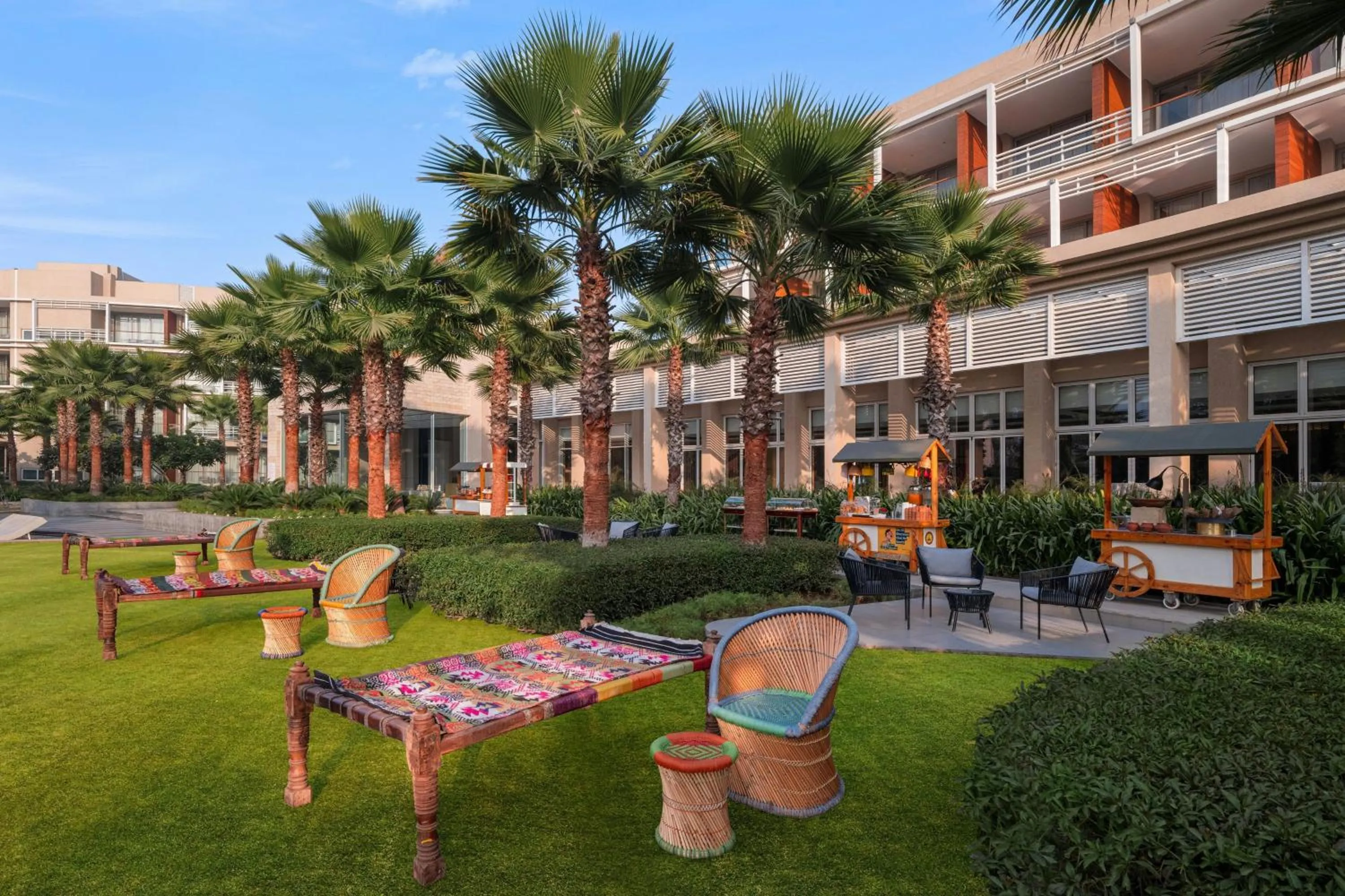 Restaurant/places to eat in Aravali Marriott Resort & Spa, Delhi NCR