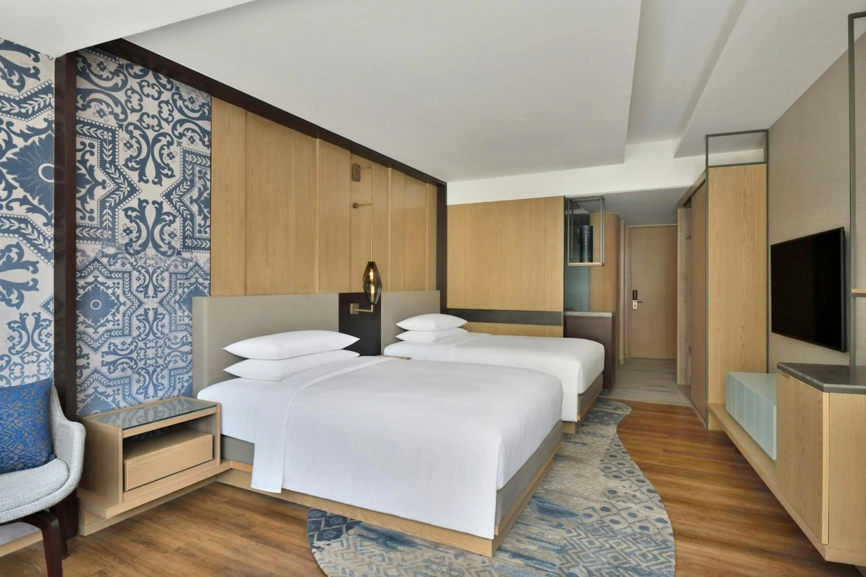 Photo of the whole room, Bed in Aravali Marriott Resort & Spa, Delhi NCR