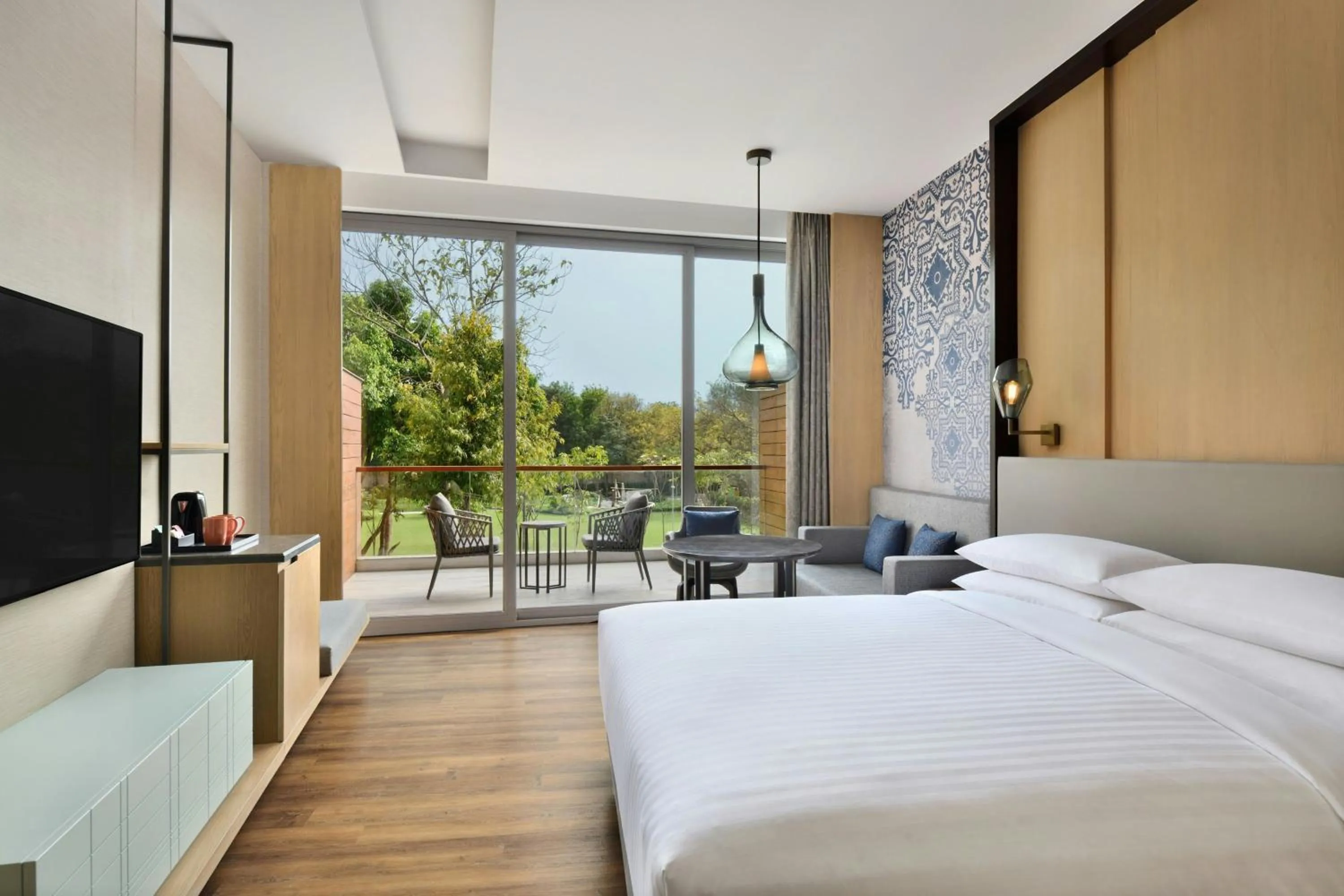 Photo of the whole room, Bed in Aravali Marriott Resort & Spa, Delhi NCR