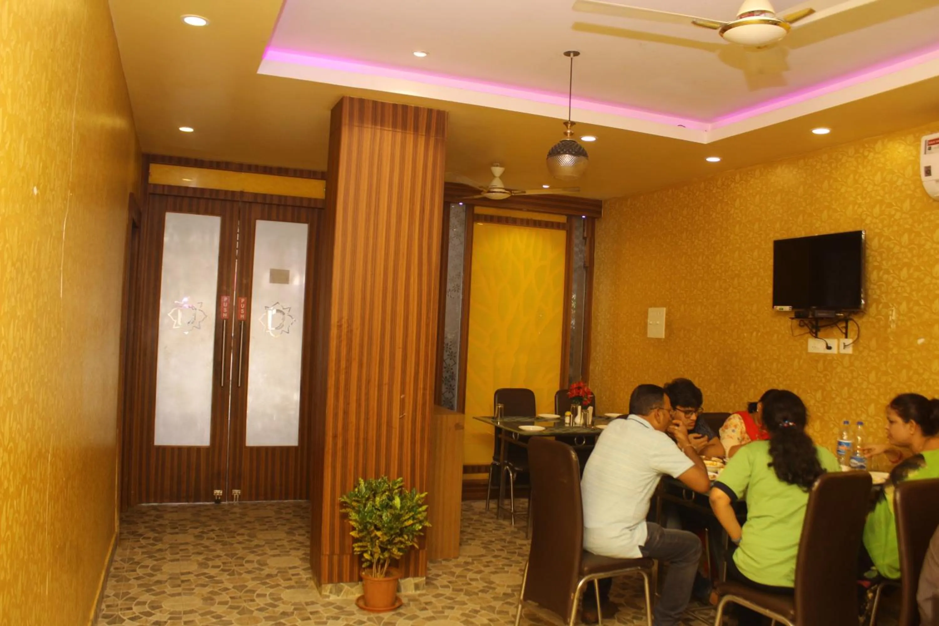 Restaurant/places to eat in CHETAN INN HOTEL