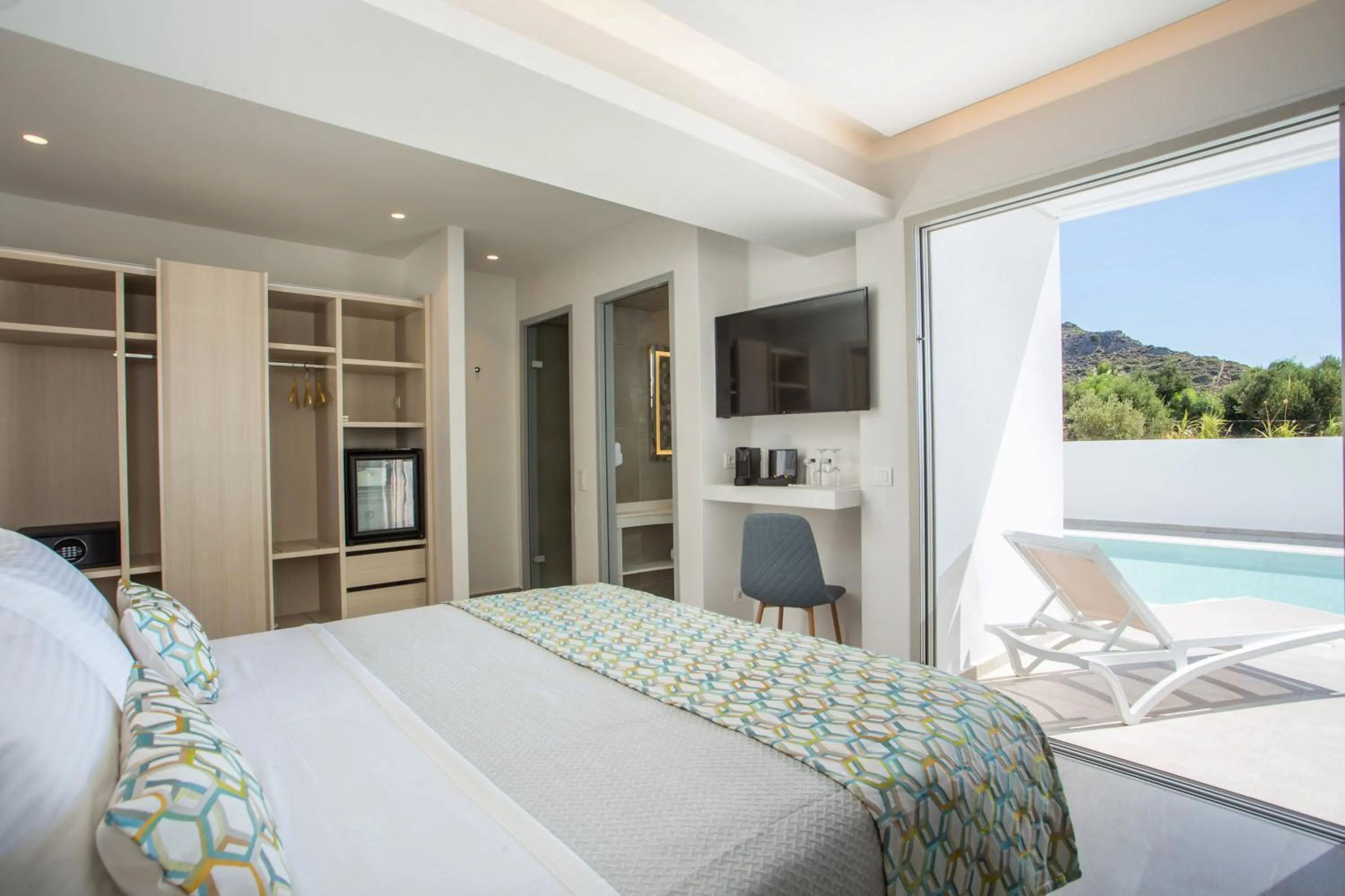 Communal lounge/ TV room, Bed in Hollywood Inn Faliraki - Adults Only